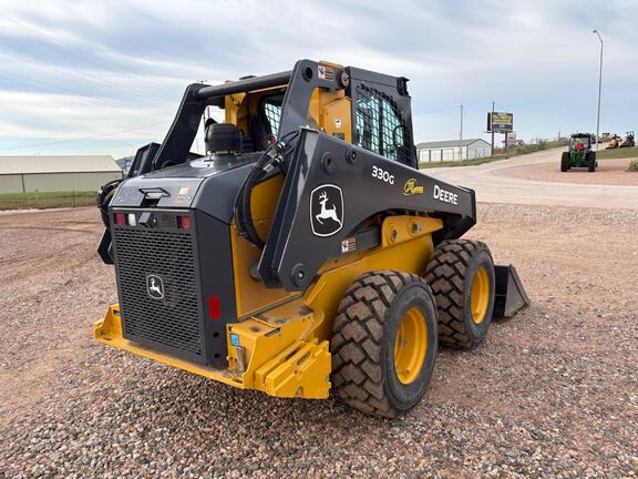 2024 John Deere 330G