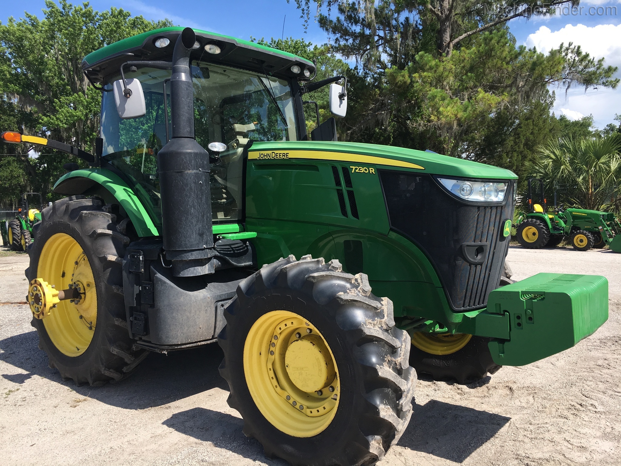2015 John Deere 7230R Image 5
