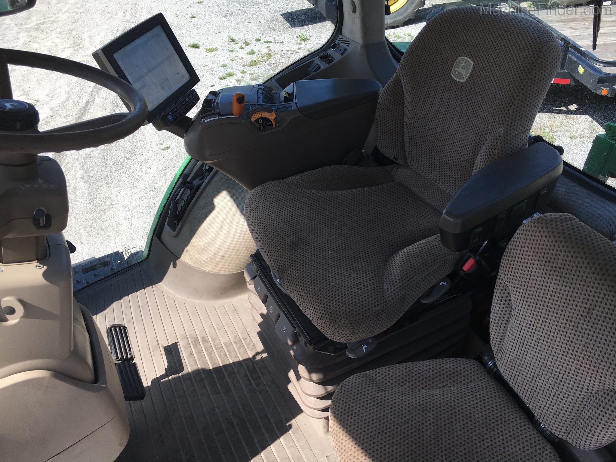 2015 John Deere 7230R Image 2