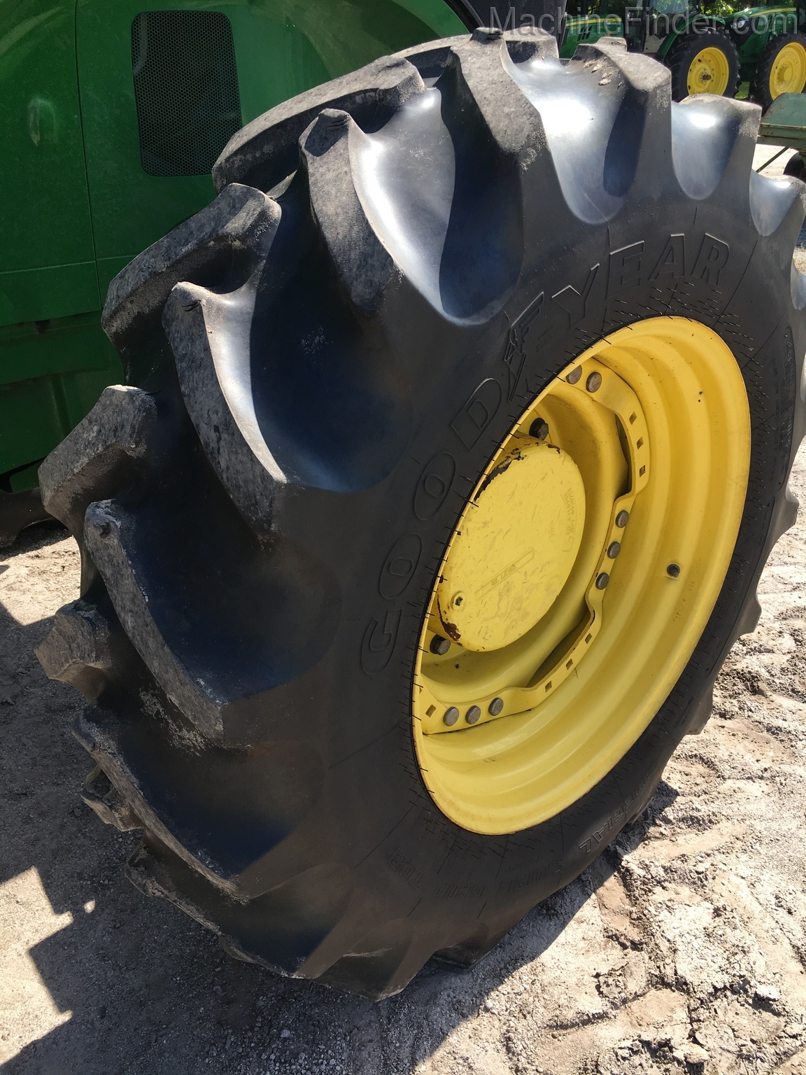 2015 John Deere 7230R Image 8