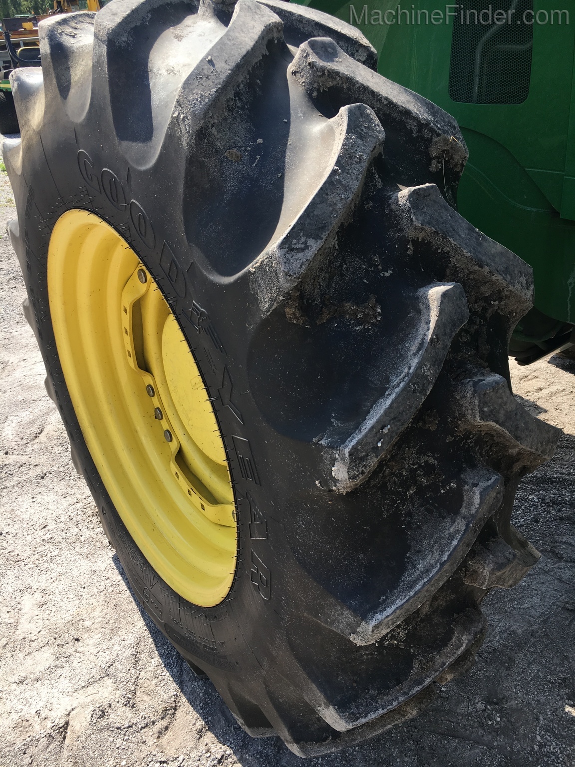 2015 John Deere 7230R Image 9