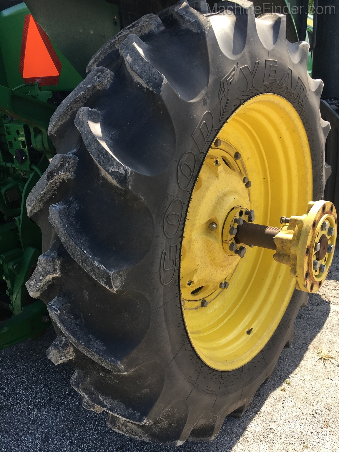 2015 John Deere 7230R Image 10