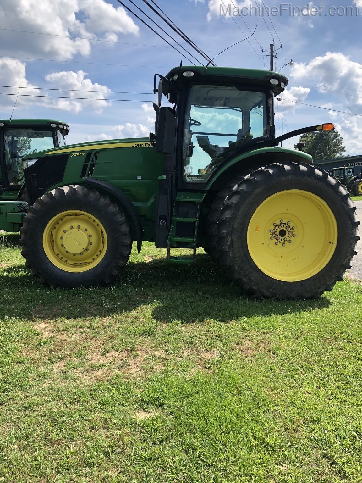 2016 John Deere 7210R Image 1