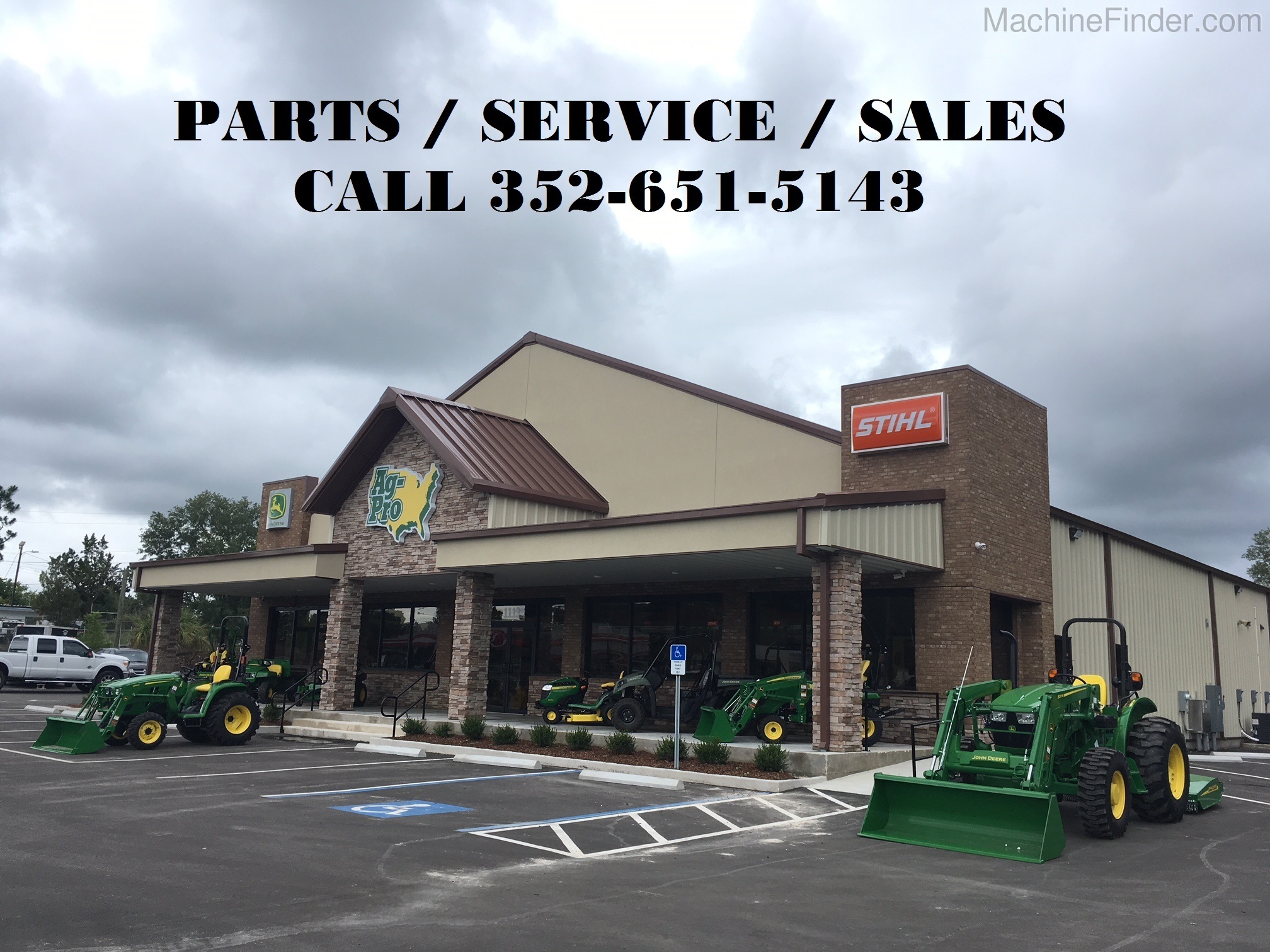 2020 John Deere 4066R Image 8