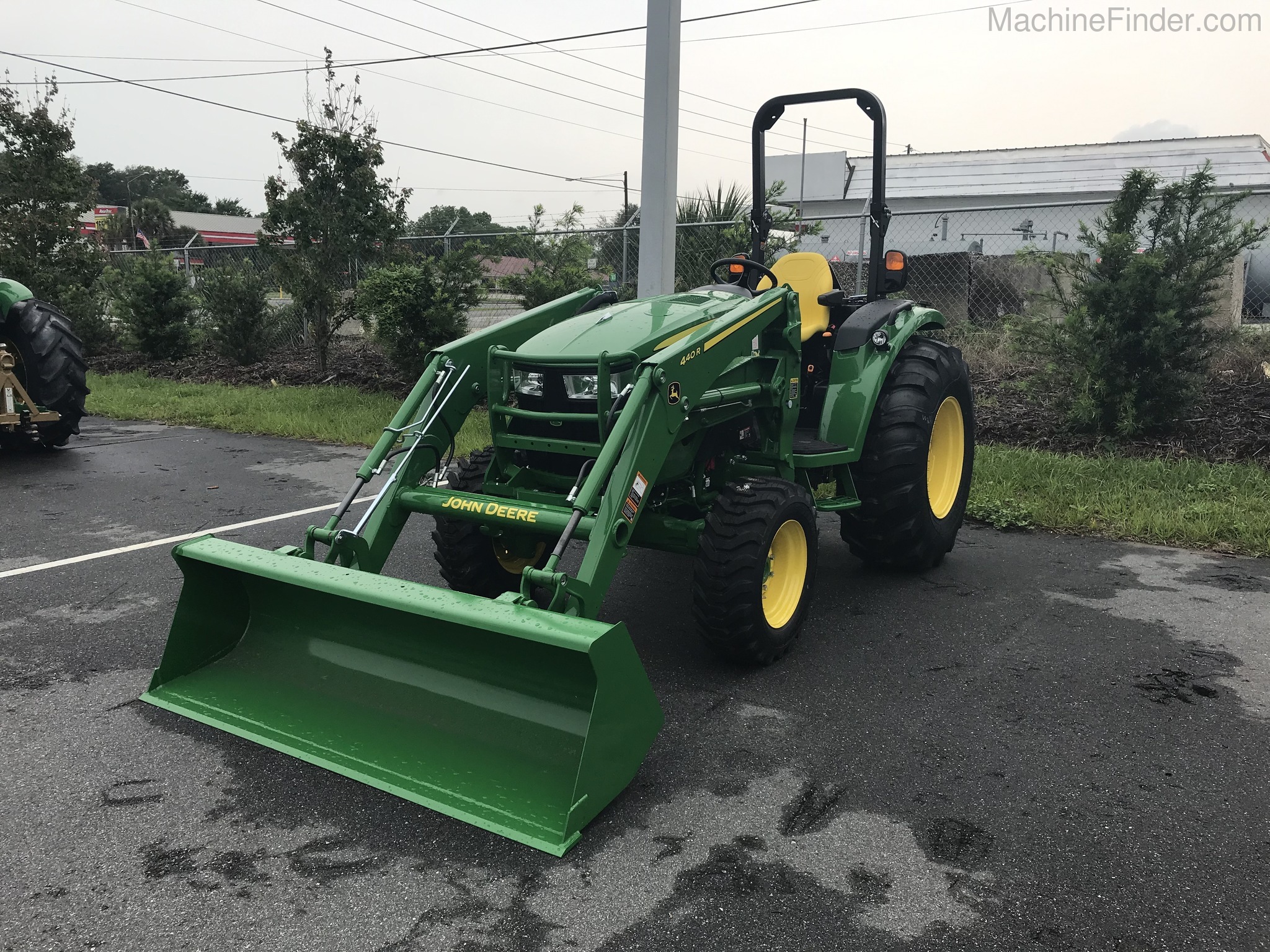 2020 John Deere 4066R Image 5