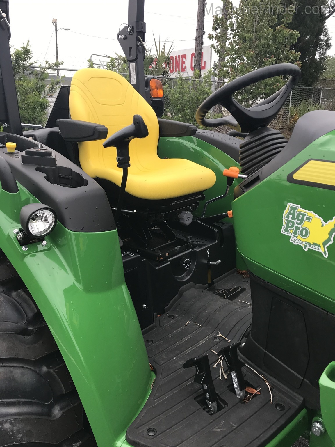 2020 John Deere 4066R Image 6
