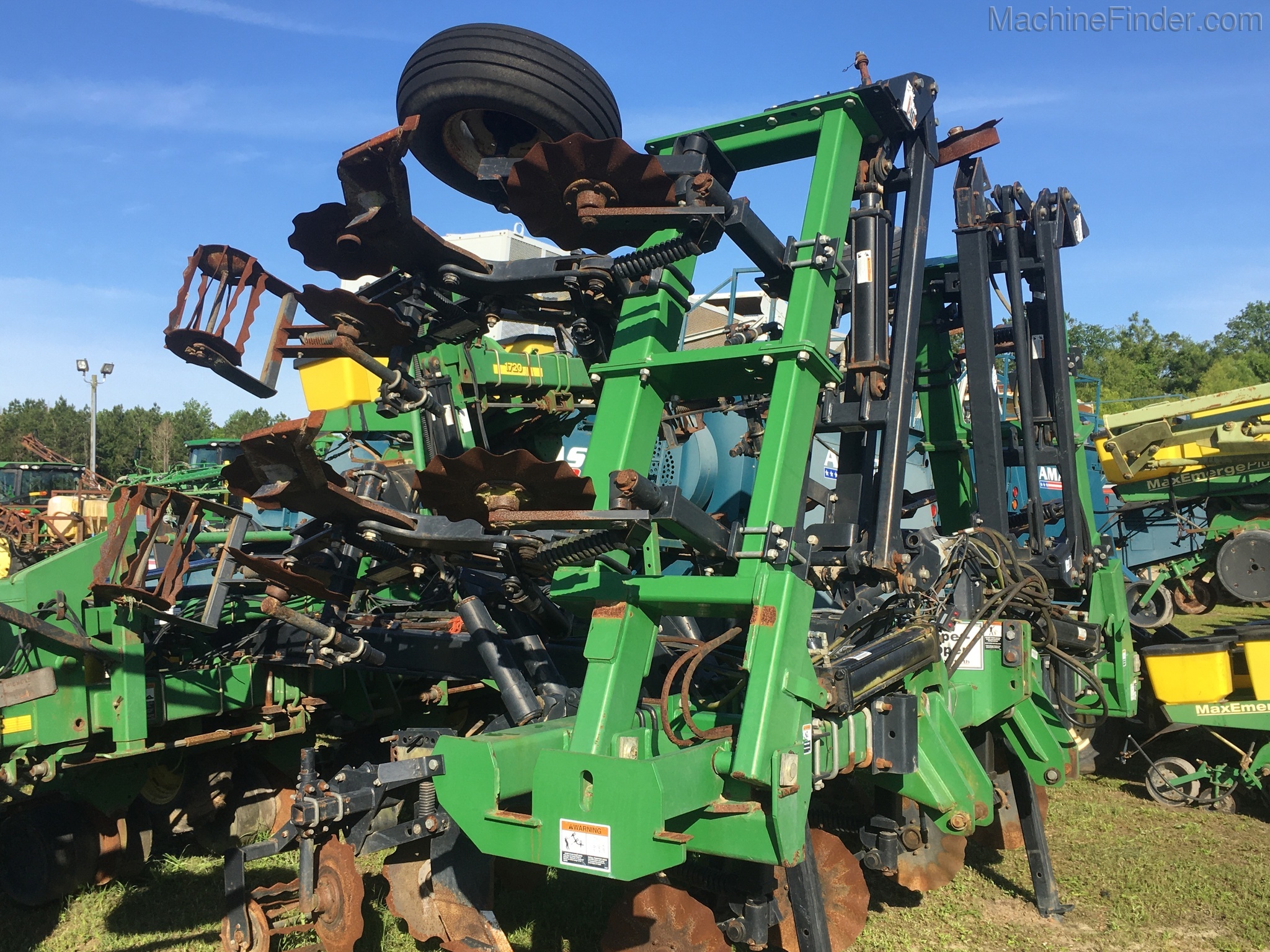 2004 John Deere 1720 Image 2