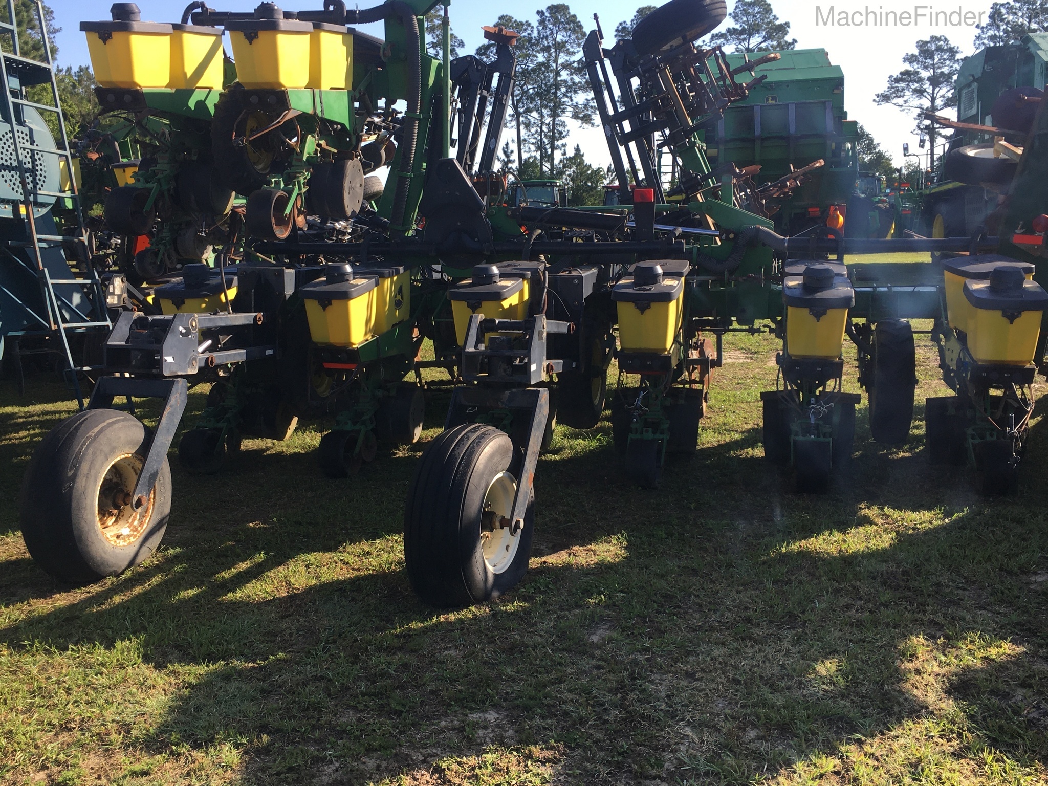 2004 John Deere 1720 Image 3