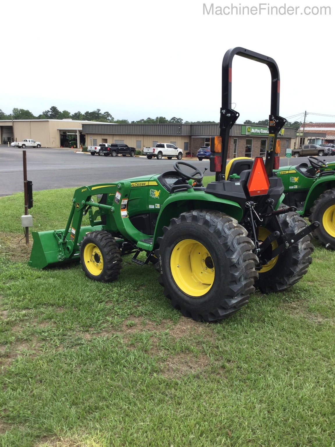 2020 John Deere 3025E Image 2