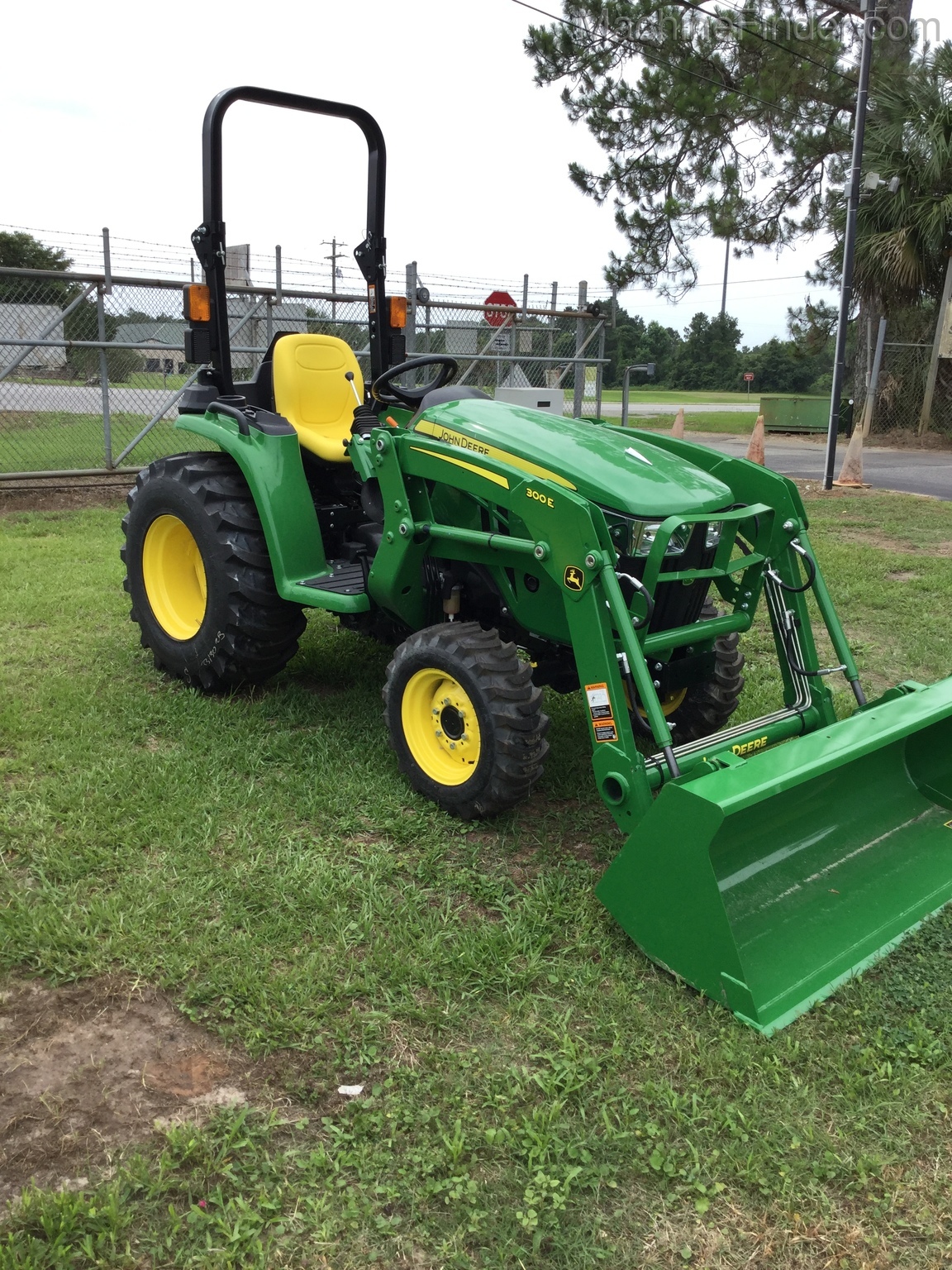 2020 John Deere 3025E Image 3