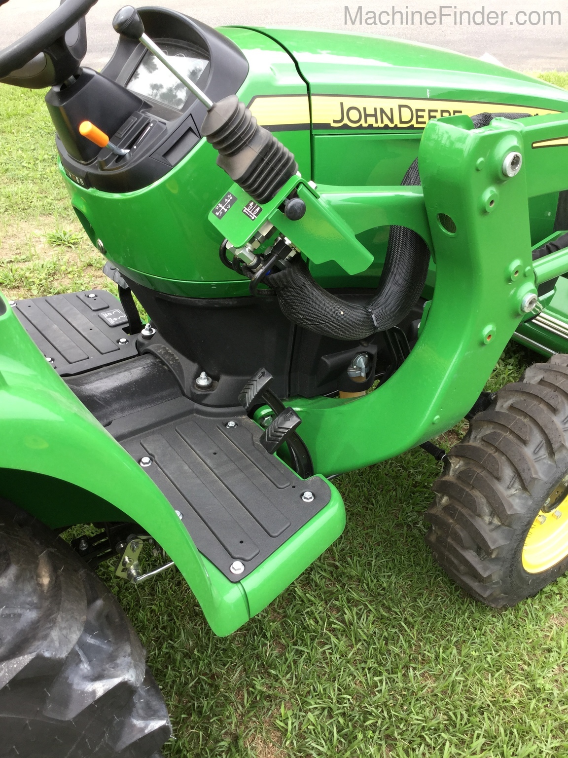 2020 John Deere 3025E Image 8
