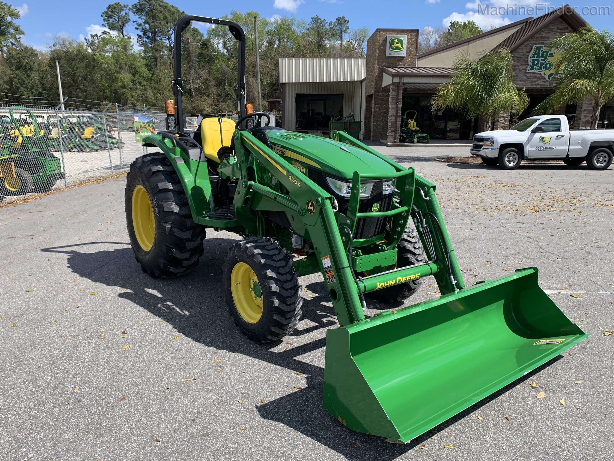 2020 John Deere 4044M Image 3