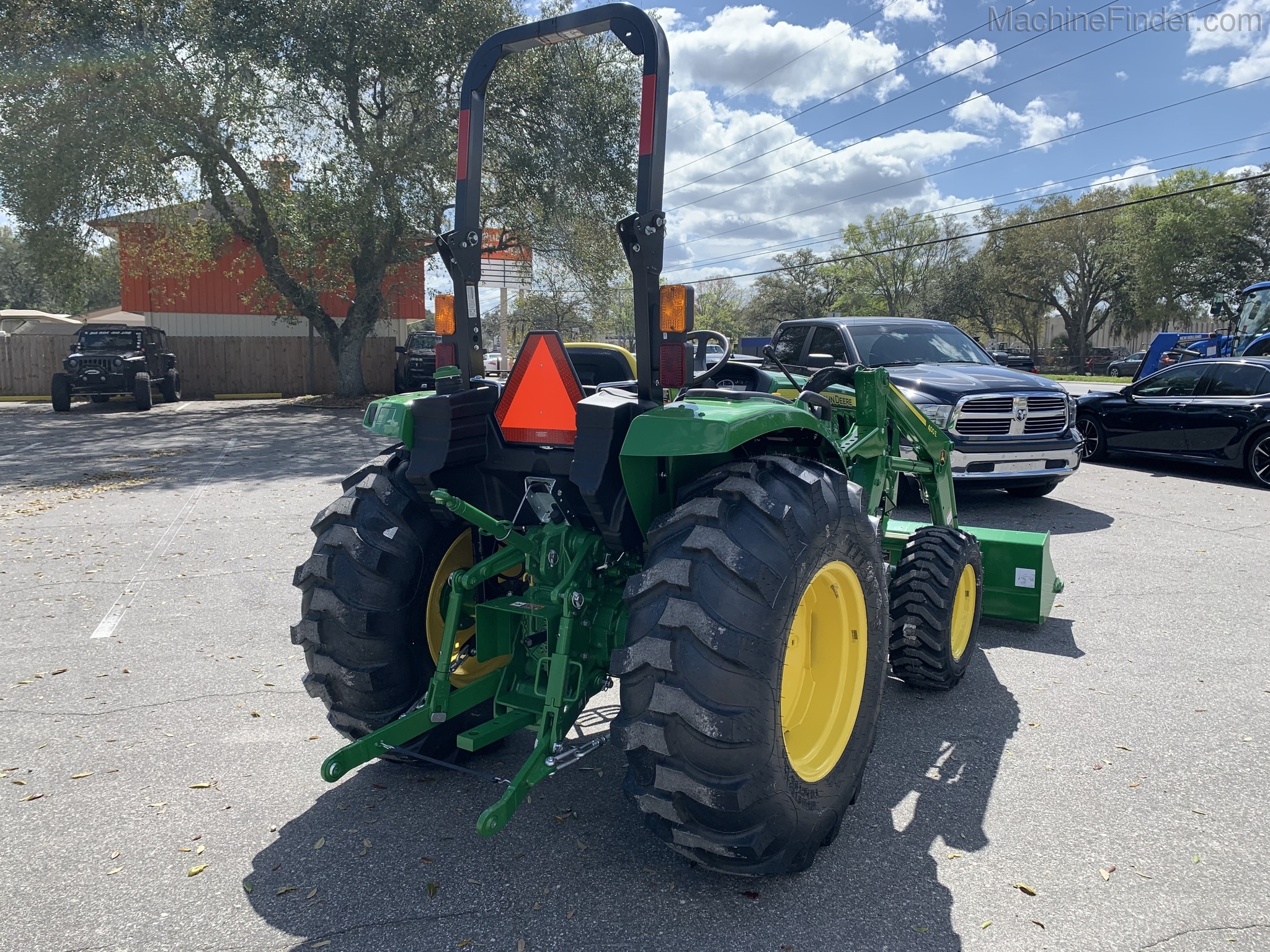 2020 John Deere 4044M Image 5