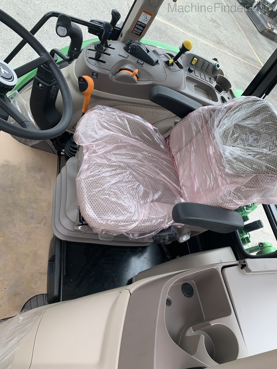 2020 John Deere 5115M Image 9