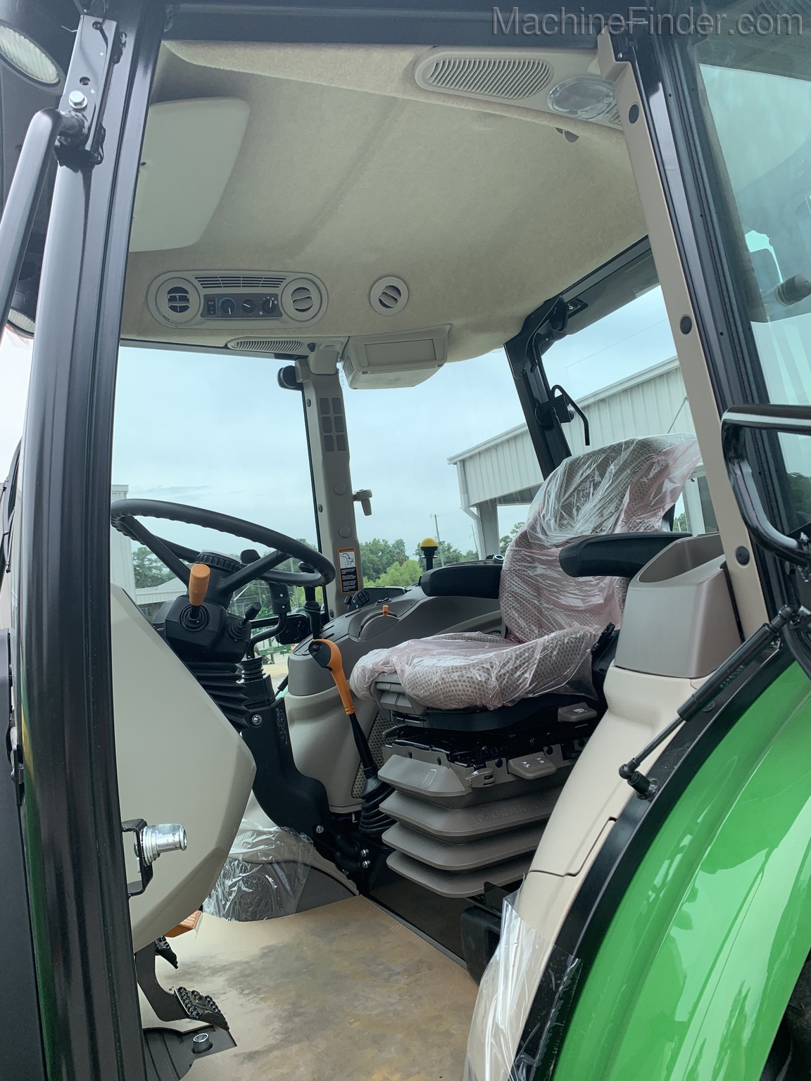 2020 John Deere 5115M Image 8