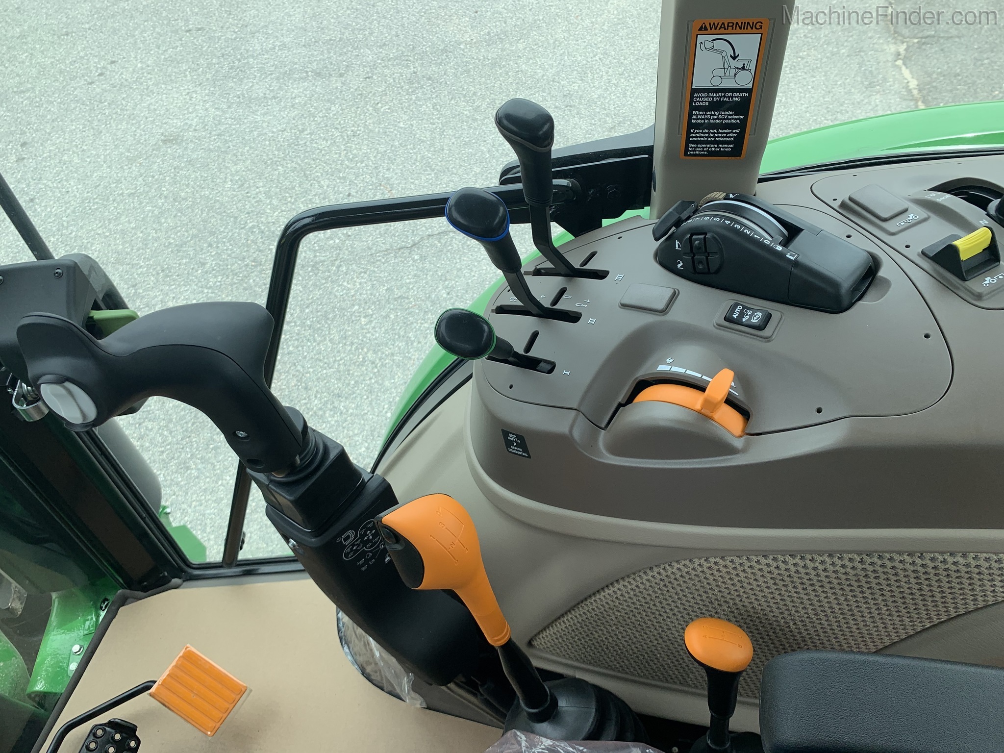 2020 John Deere 5115M Image 10