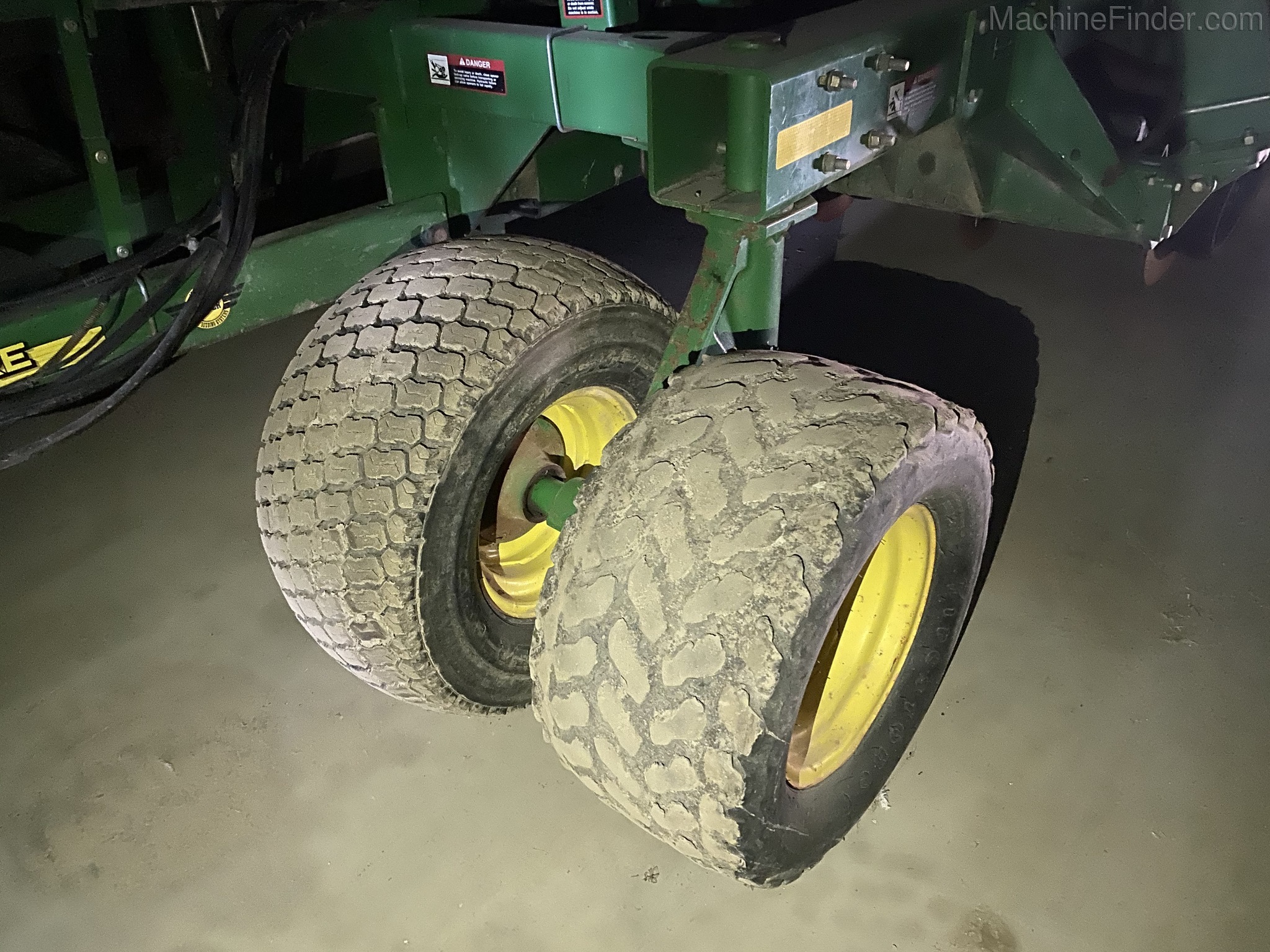 2009 John Deere 1910 Image 10