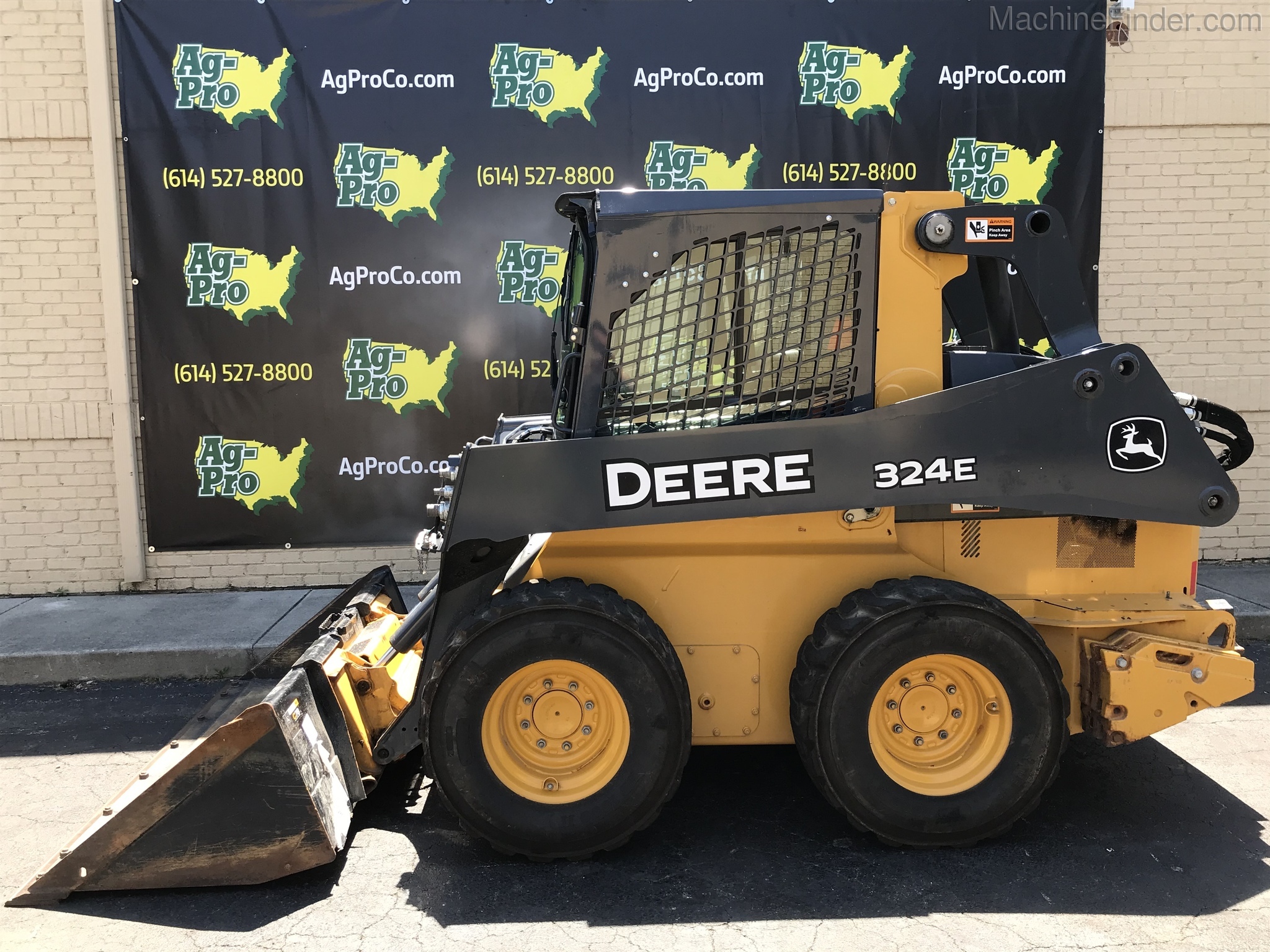 2017 John Deere 324E Image 1