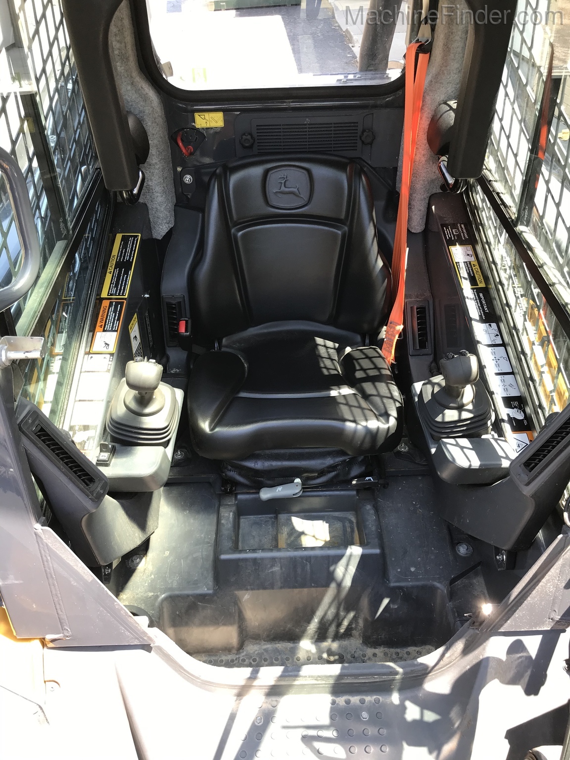 2017 John Deere 324E Image 5