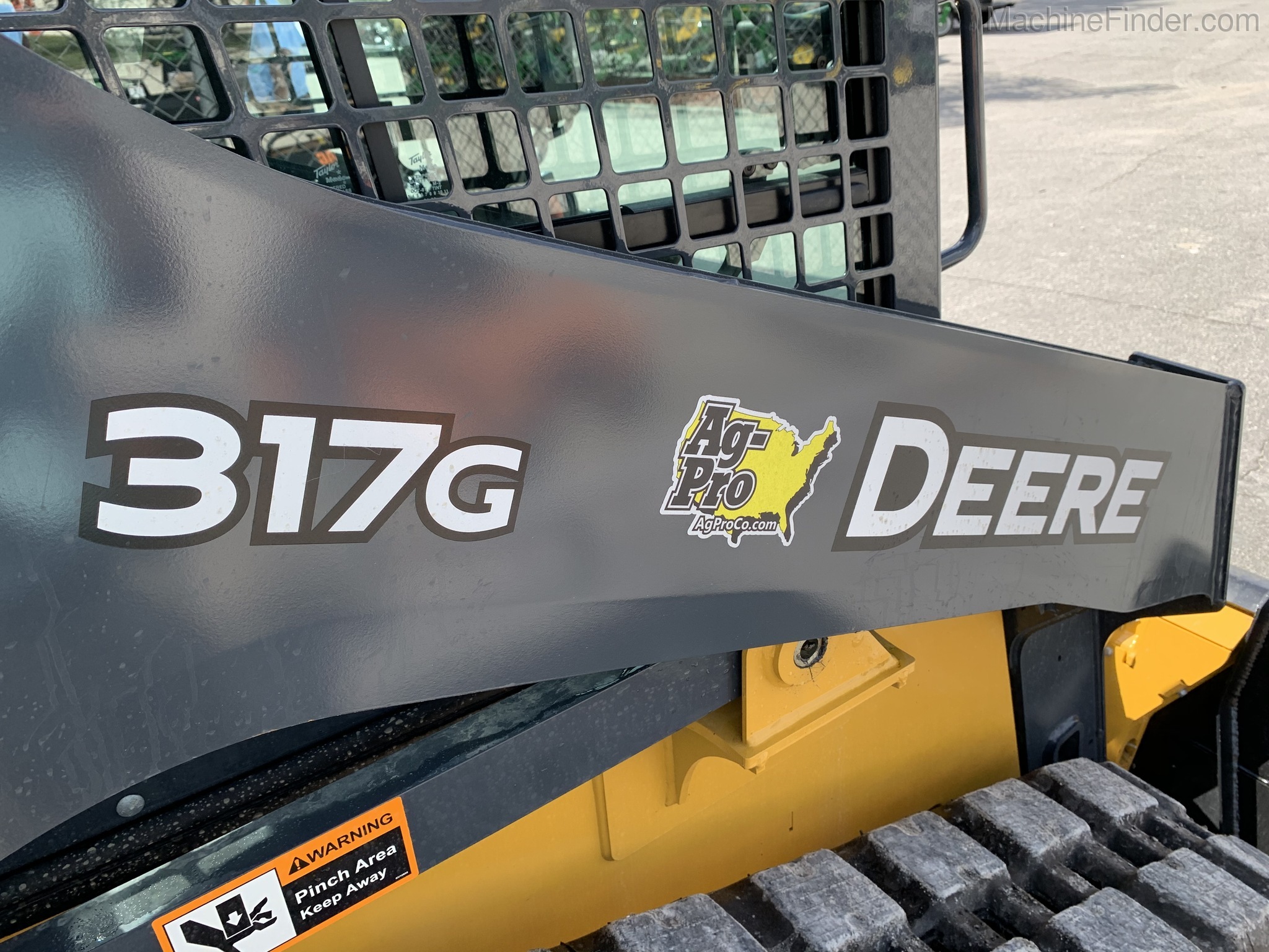 2020 John Deere 317G Image 7