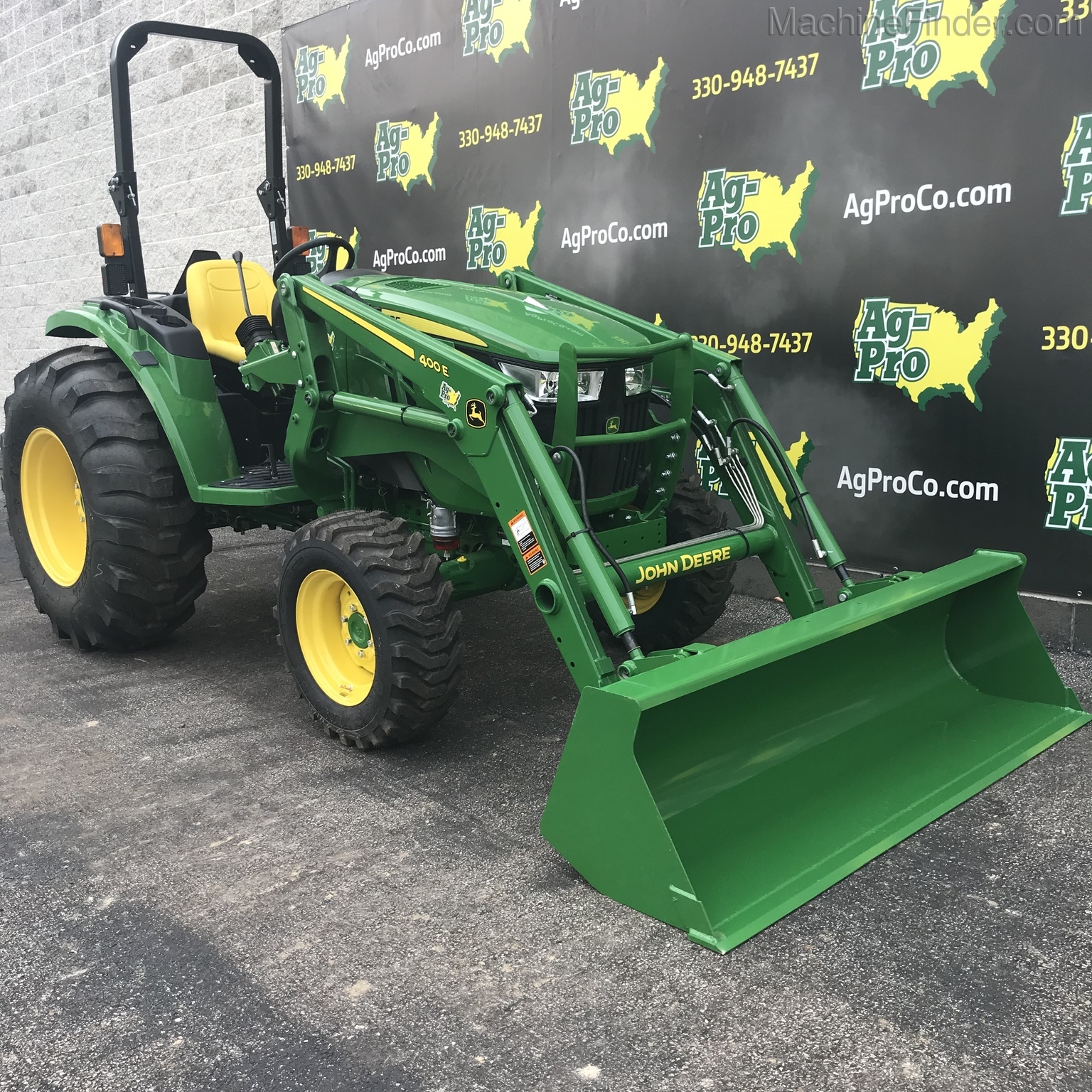 2020 John Deere 4052M Image 1