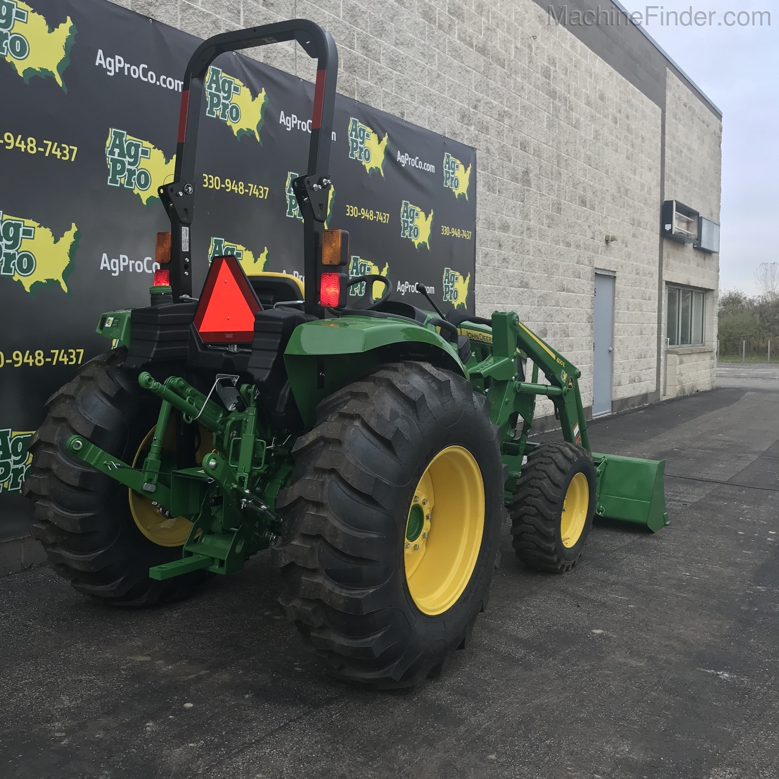 2020 John Deere 4052M Image 7