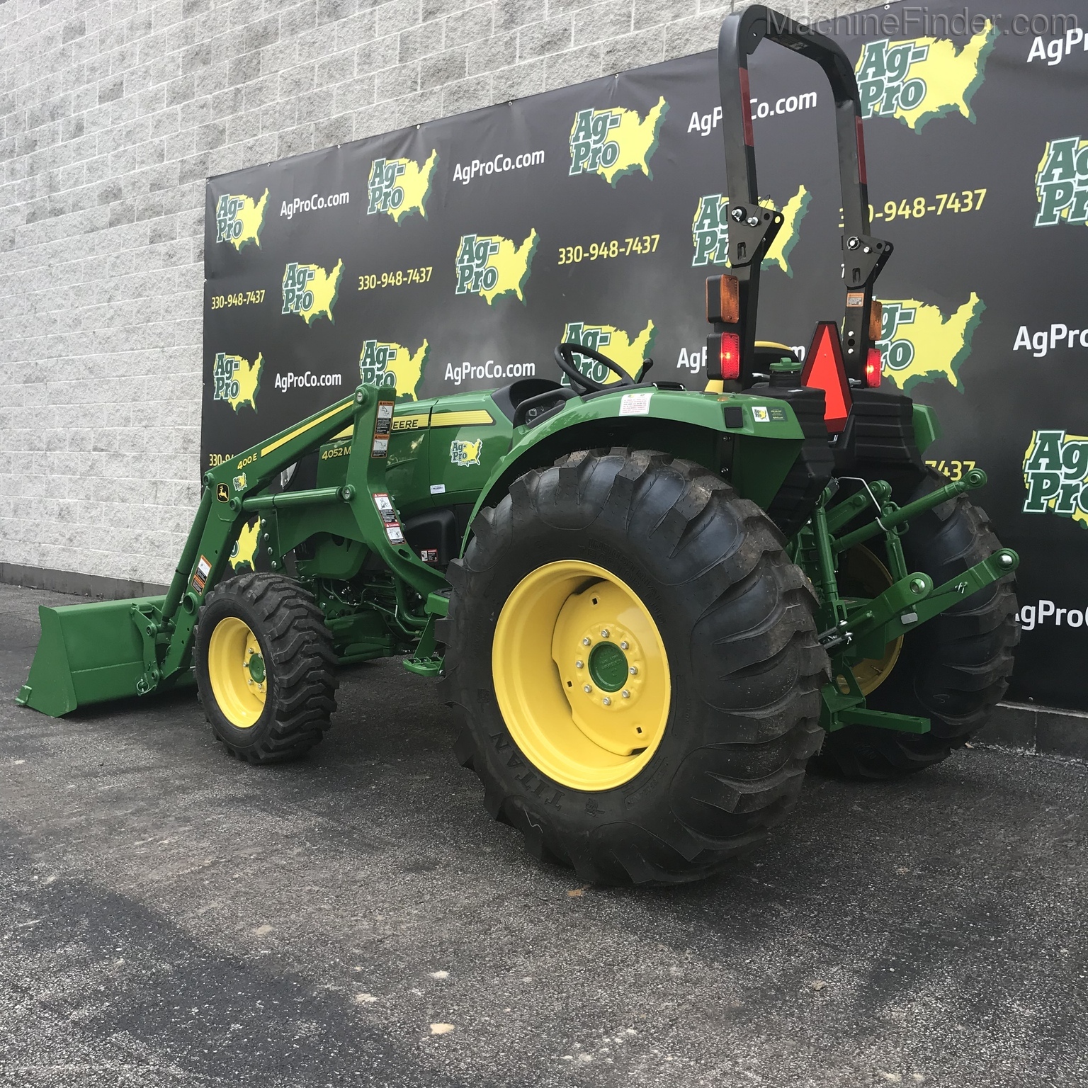 2020 John Deere 4052M Image 3