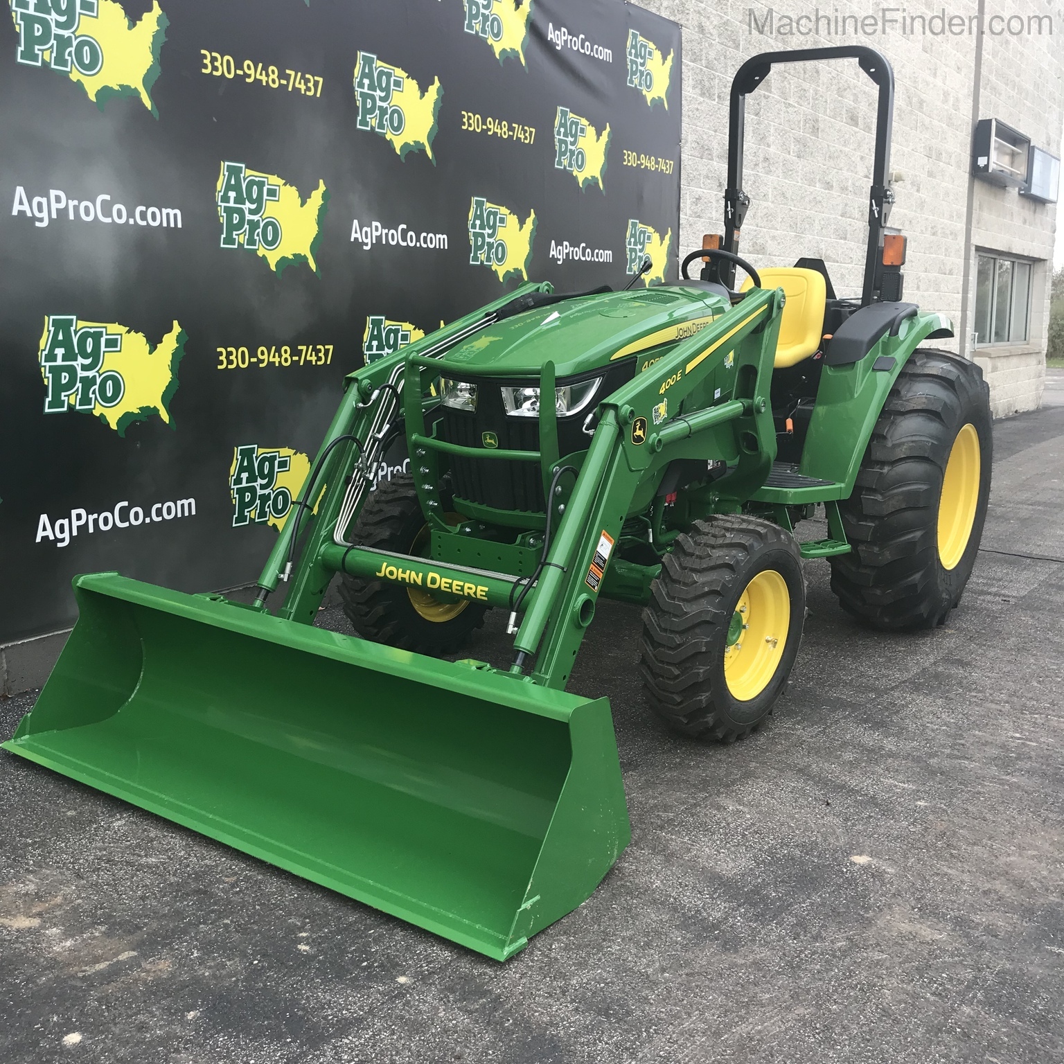 2020 John Deere 4052M Image 4