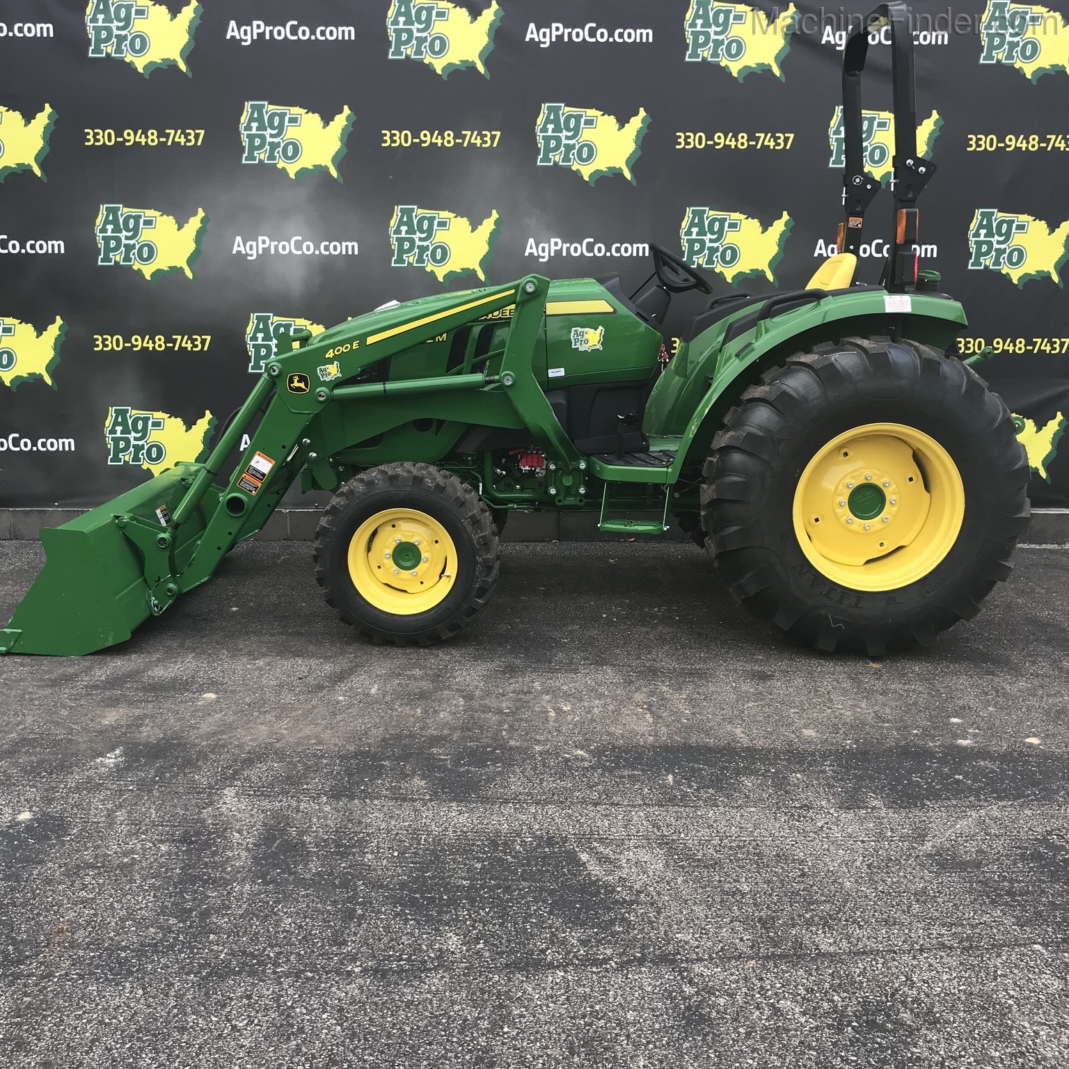 2020 John Deere 4052M Image 2
