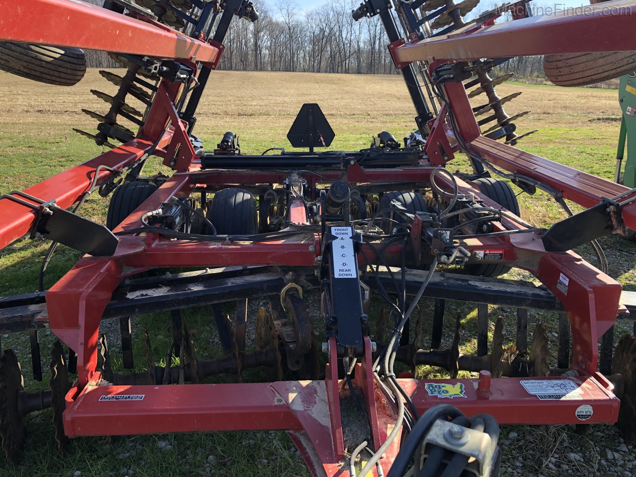 2011 Case IH 330 Image 5