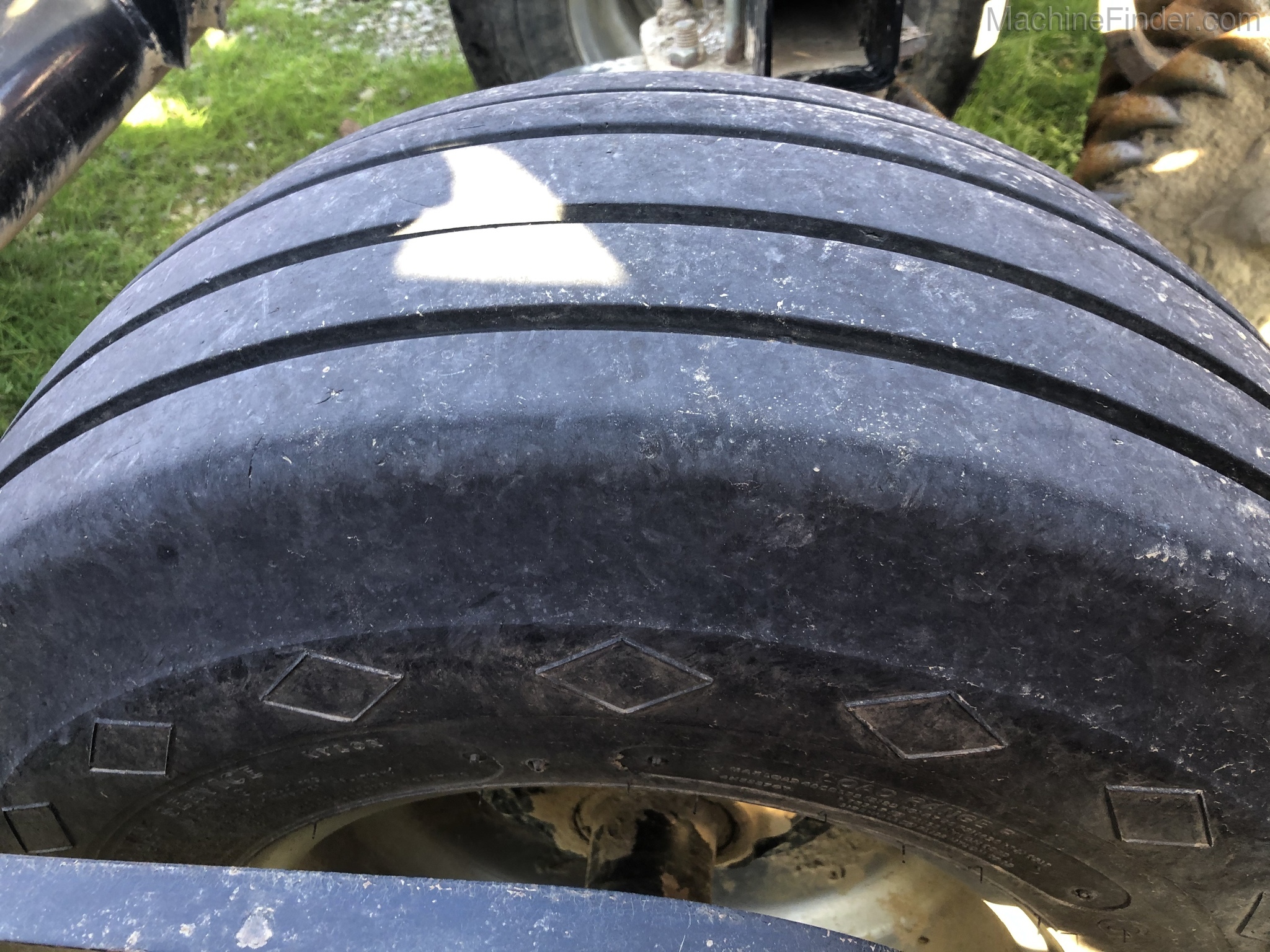 2011 Case IH 330 Image 14