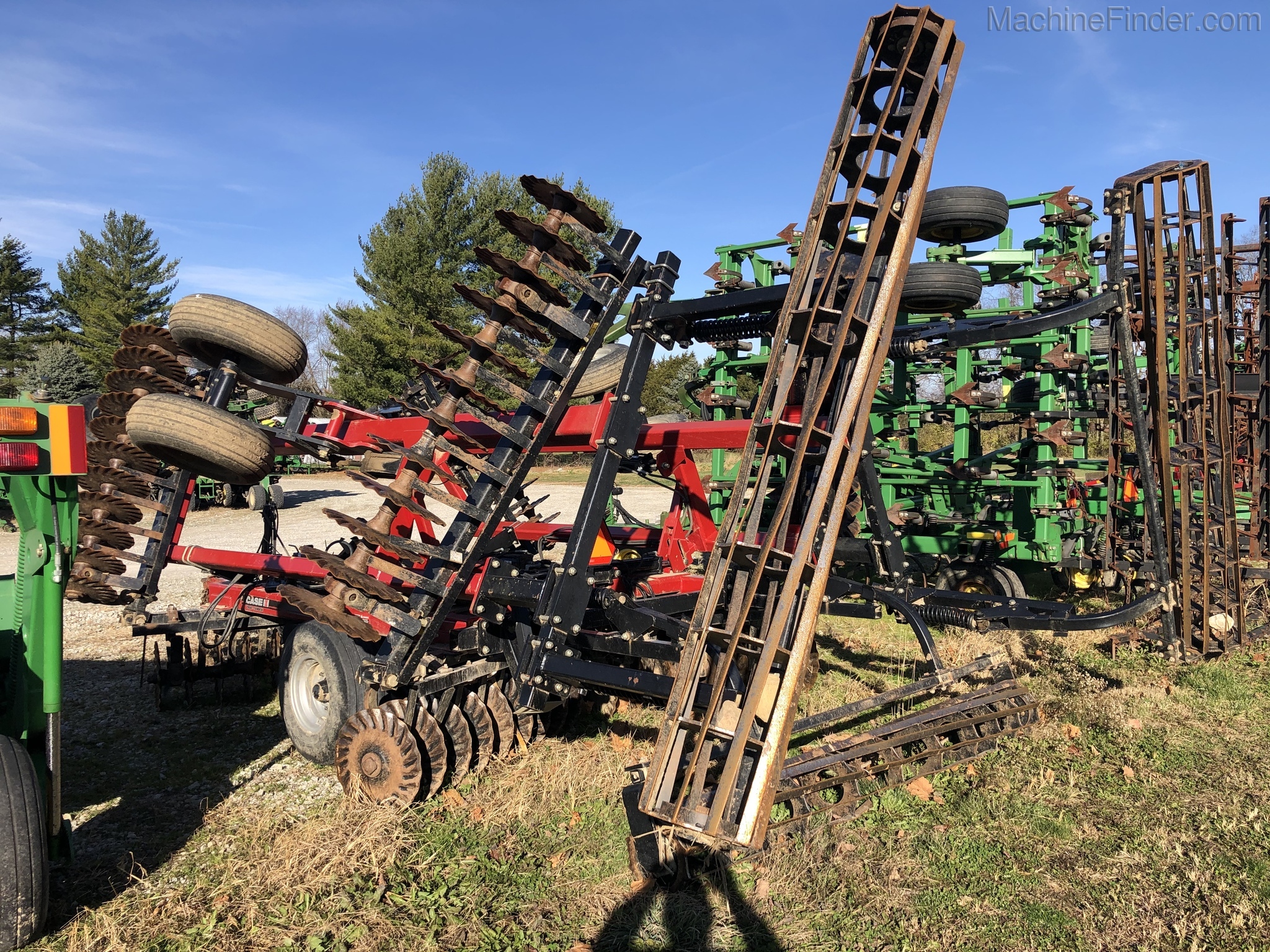 2011 Case IH 330 Image 3