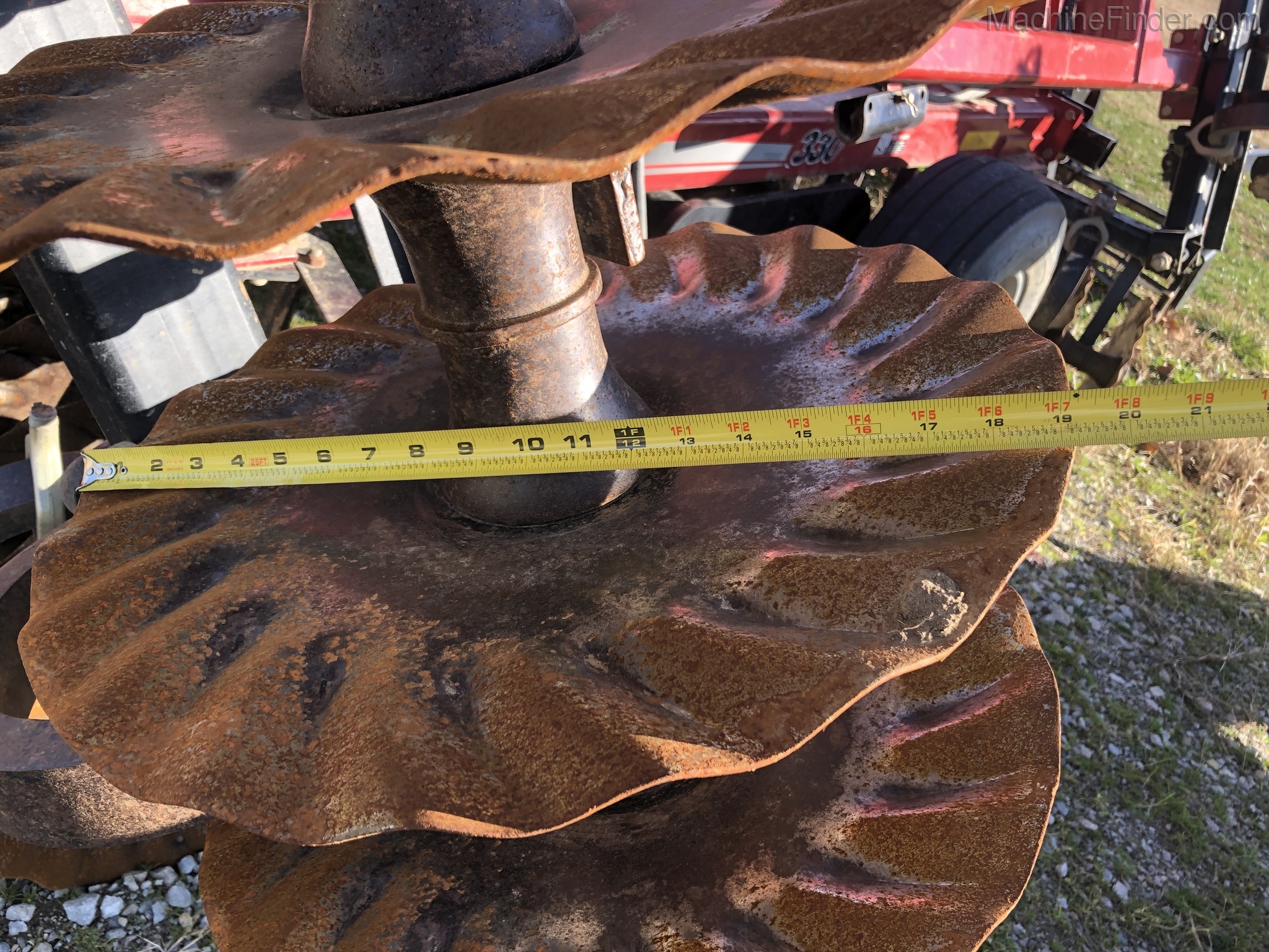 2011 Case IH 330 Image 17