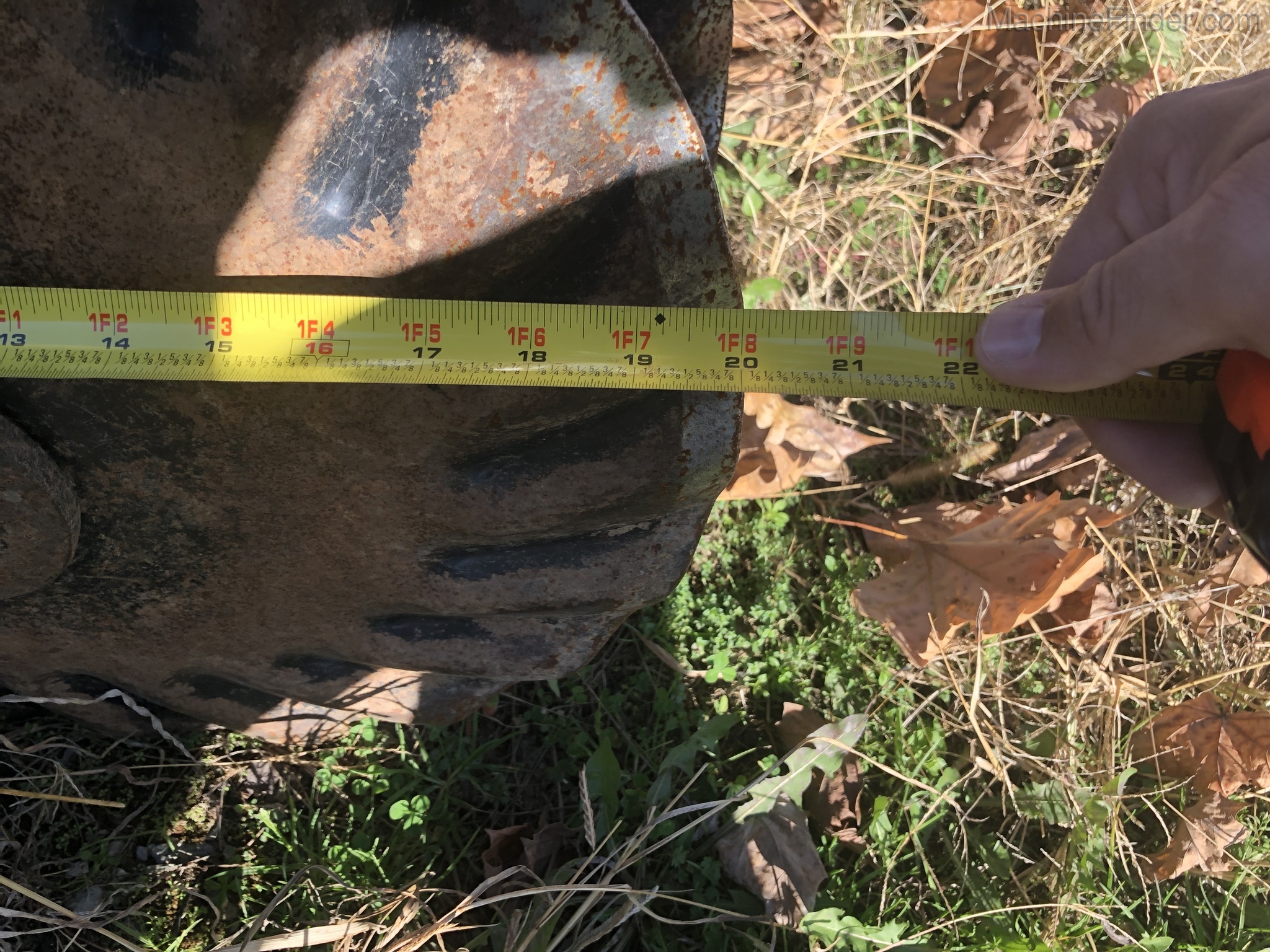 2011 Case IH 330 Image 16