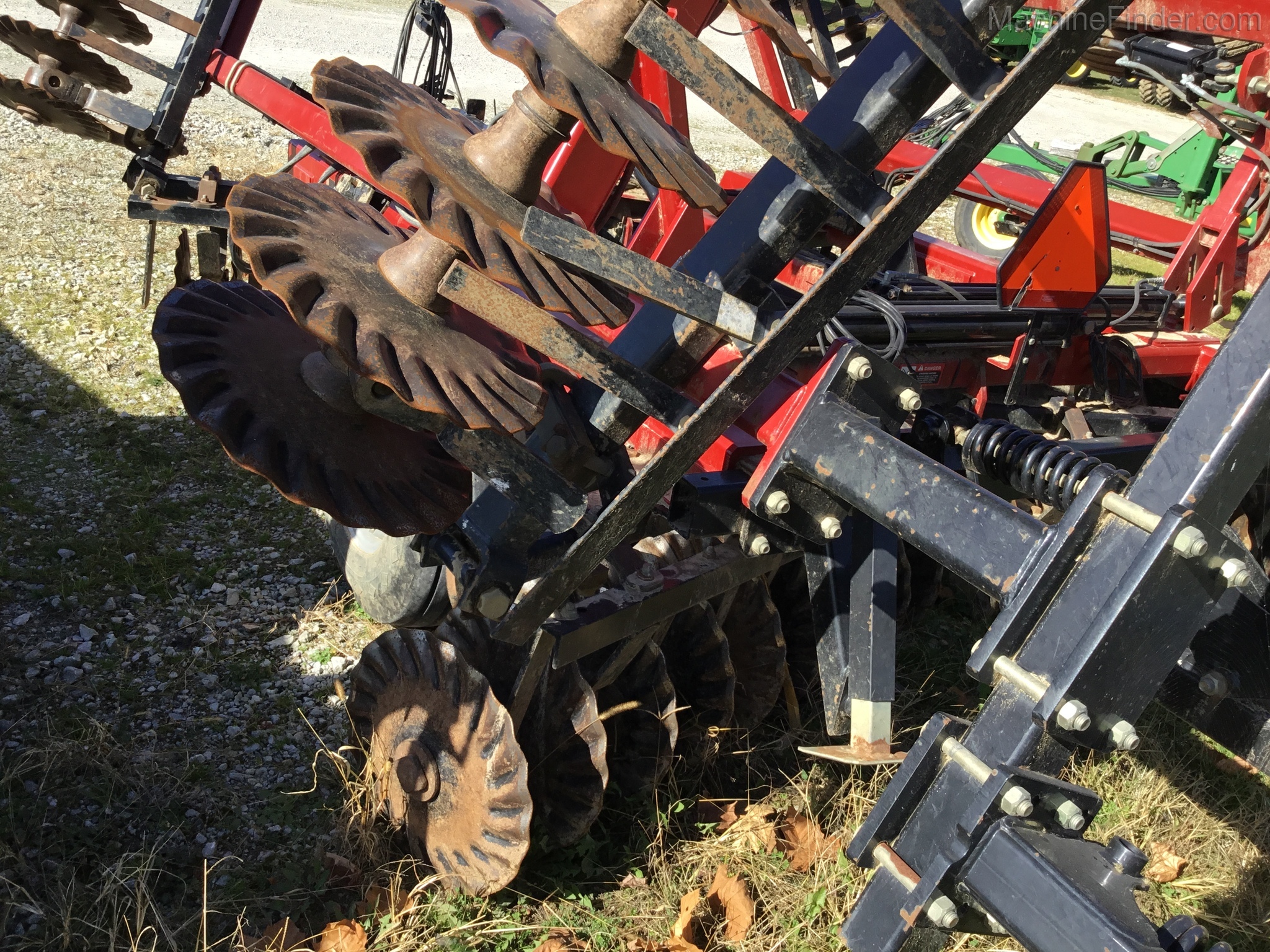 2011 Case IH 330 Image 21