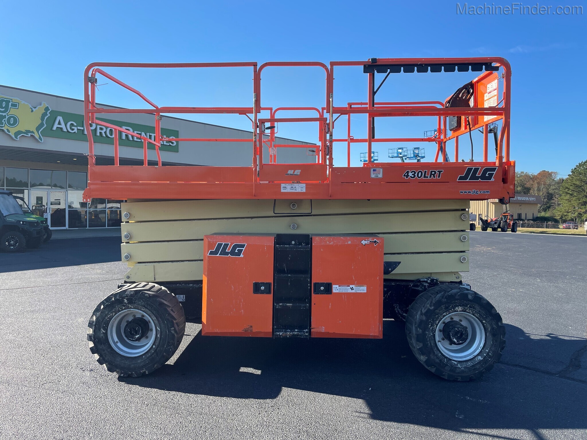 2018 JLG 430LRT Image 2