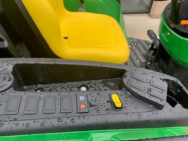 2023 John Deere 4044M Image 4