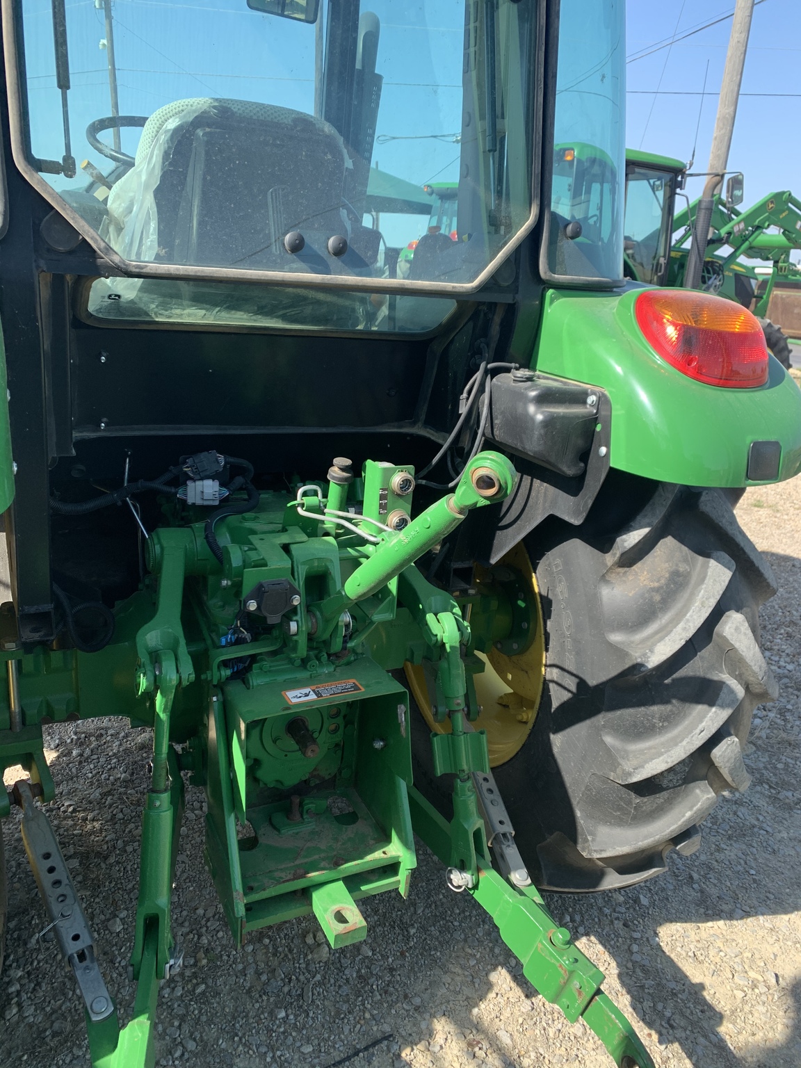 John Deere 5065E Image 3