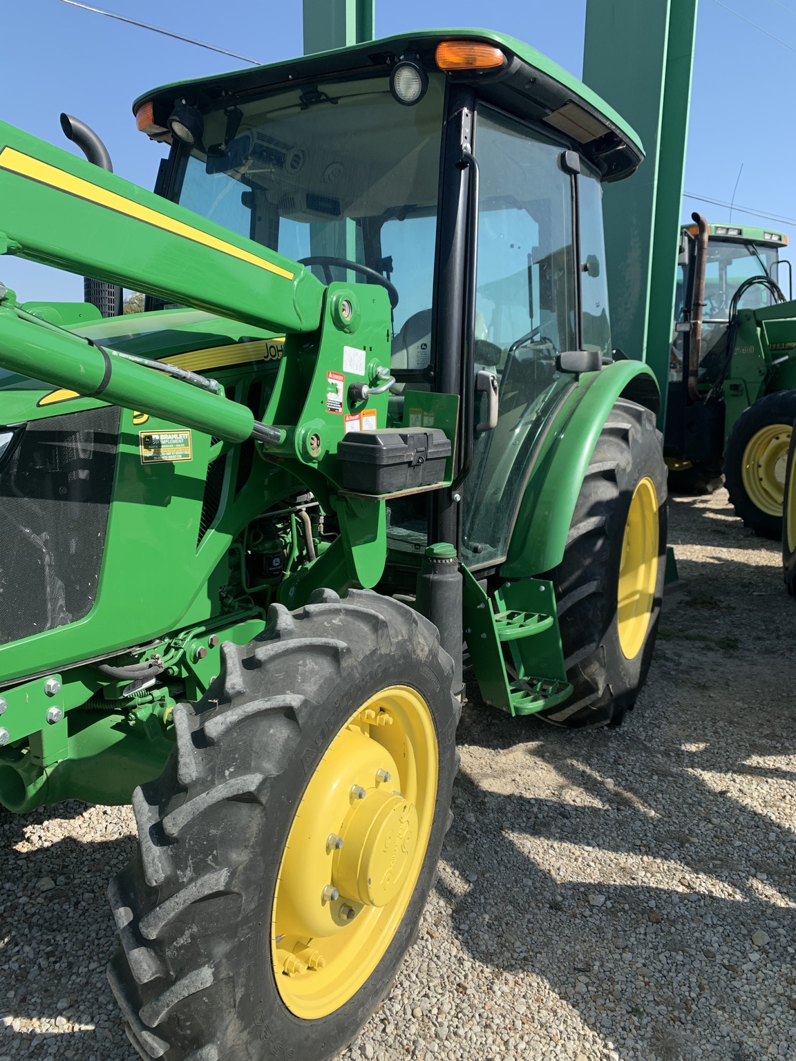 John Deere 5065E Image 2