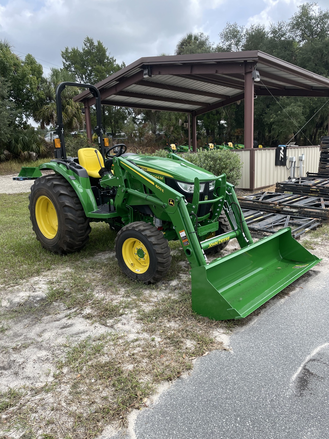 2023 John Deere 4044M Image 2