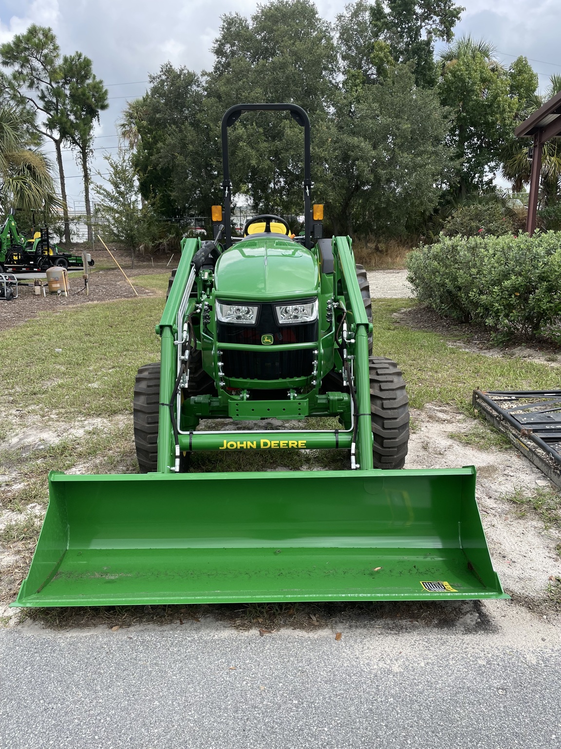 2023 John Deere 4044M Image 4