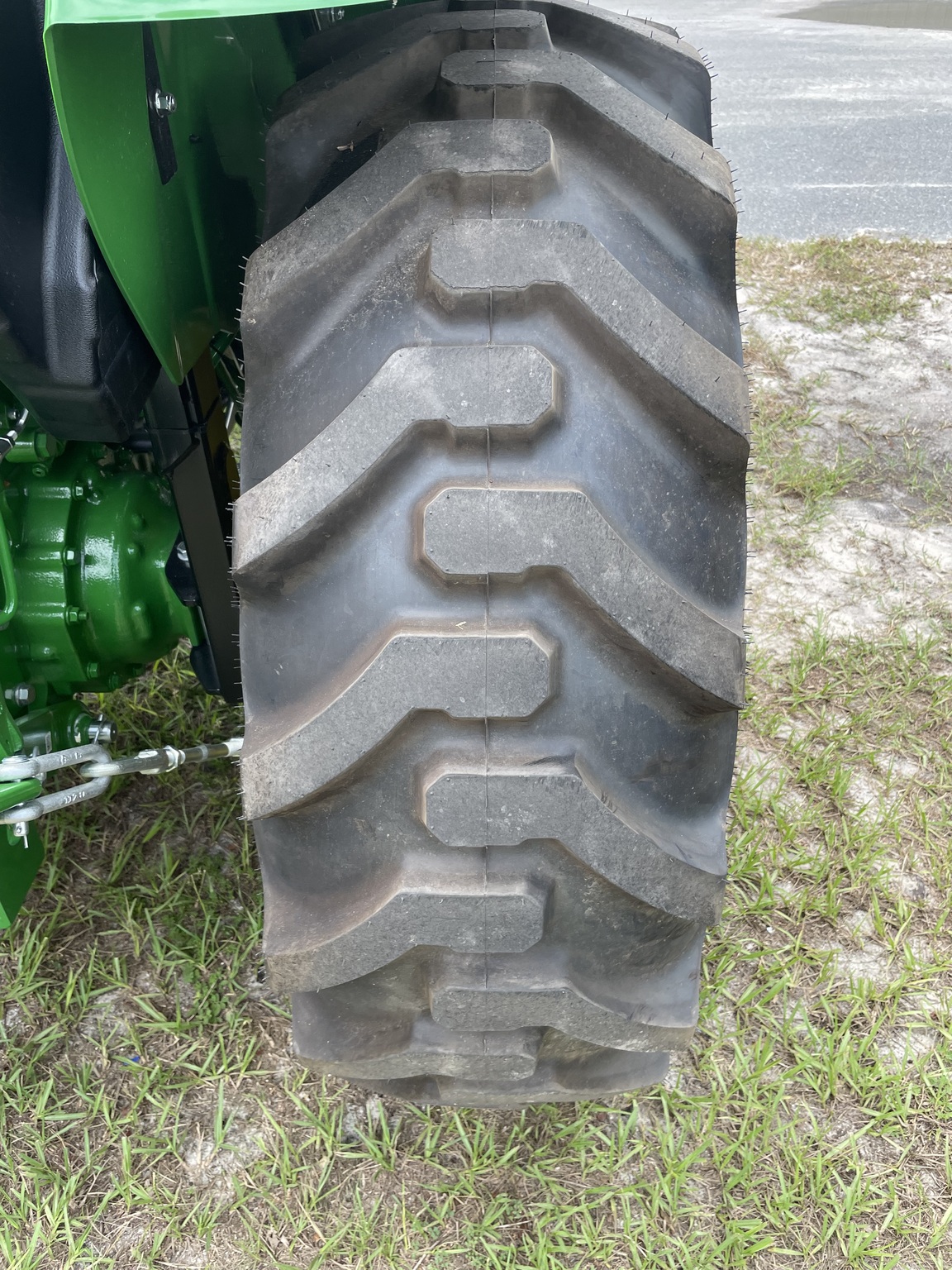 2023 John Deere 4044M Image 5