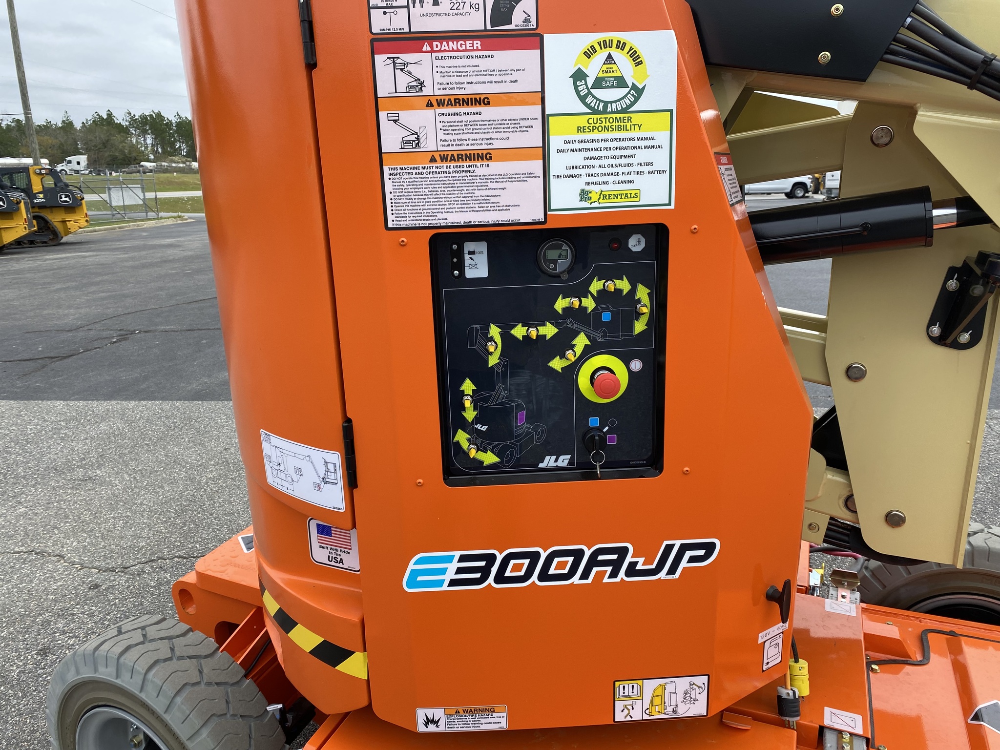 2023 JLG E300AJP Image 4