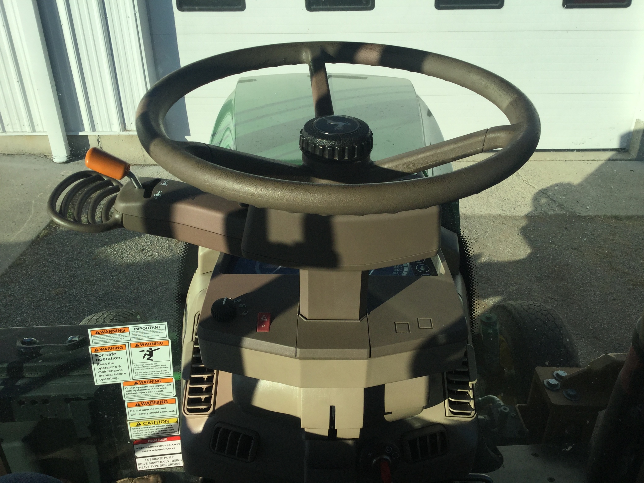 2015 John Deere 6105M Image 12