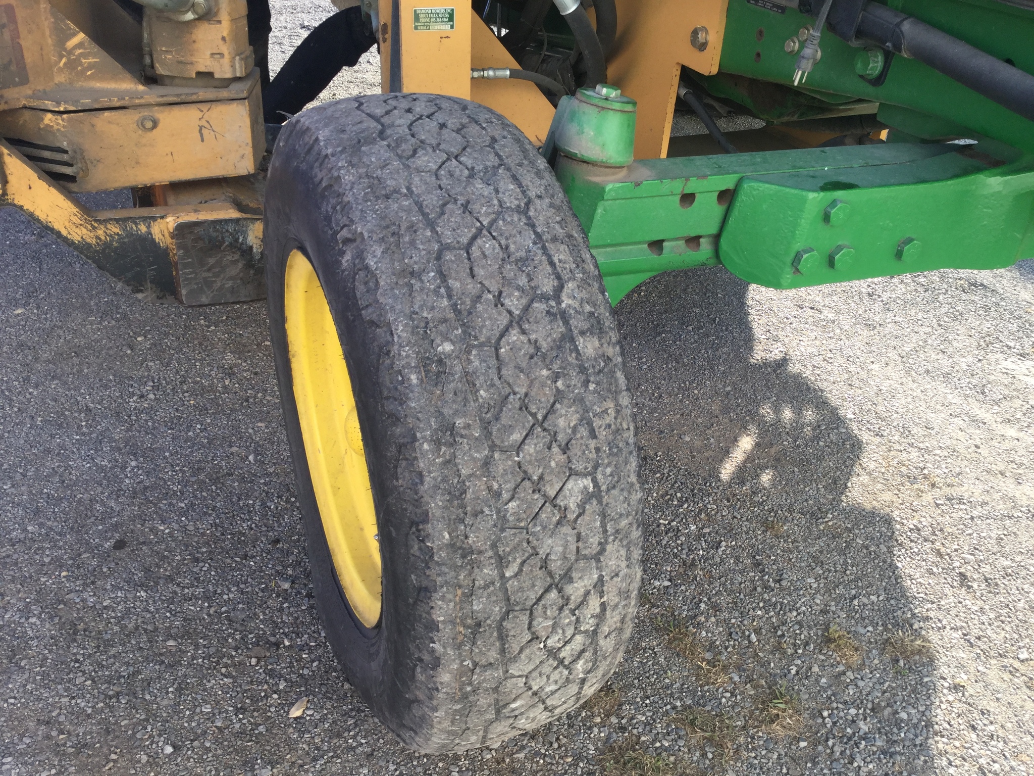 2015 John Deere 6105M Image 9