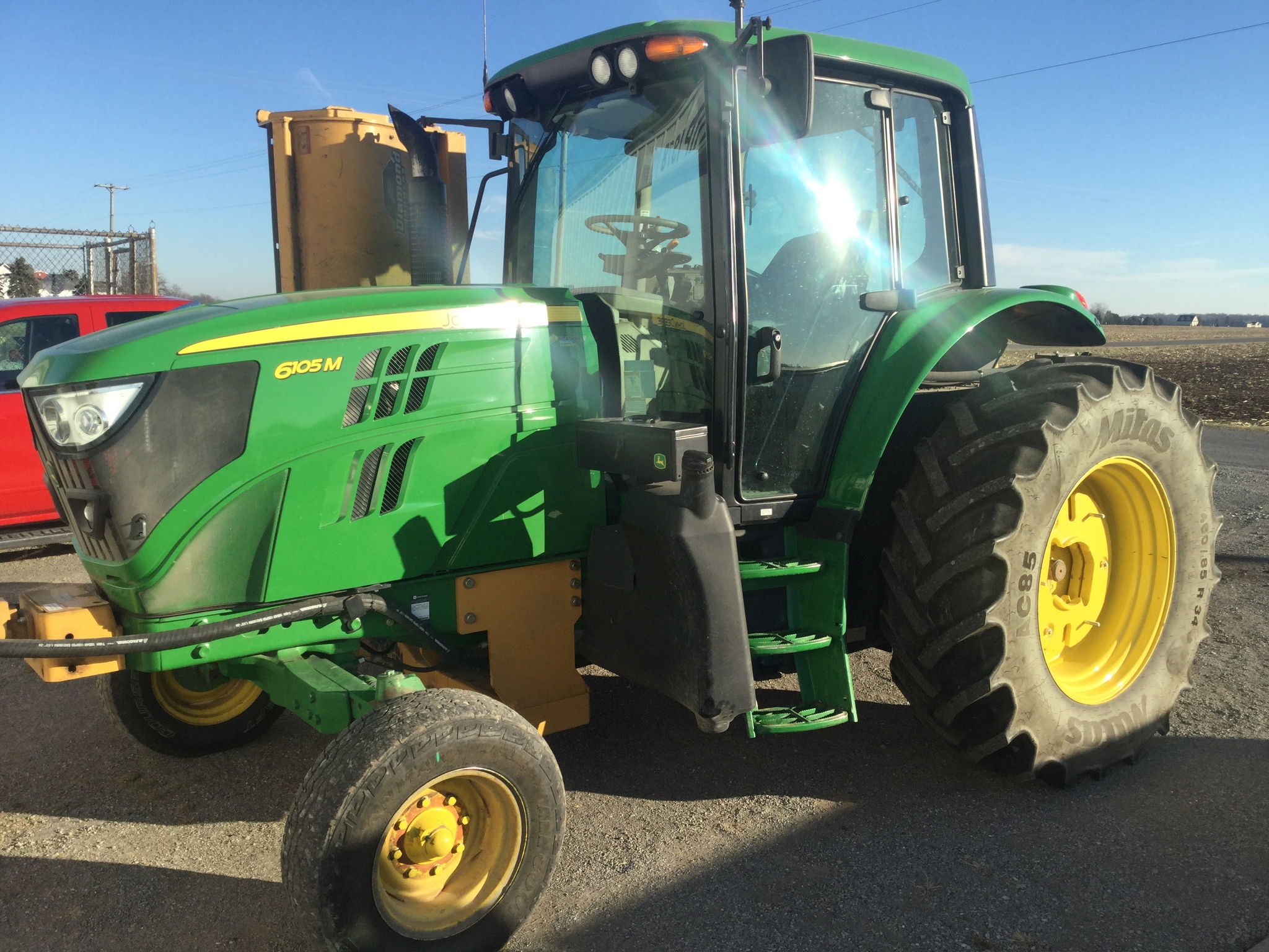 2015 John Deere 6105M Image 4