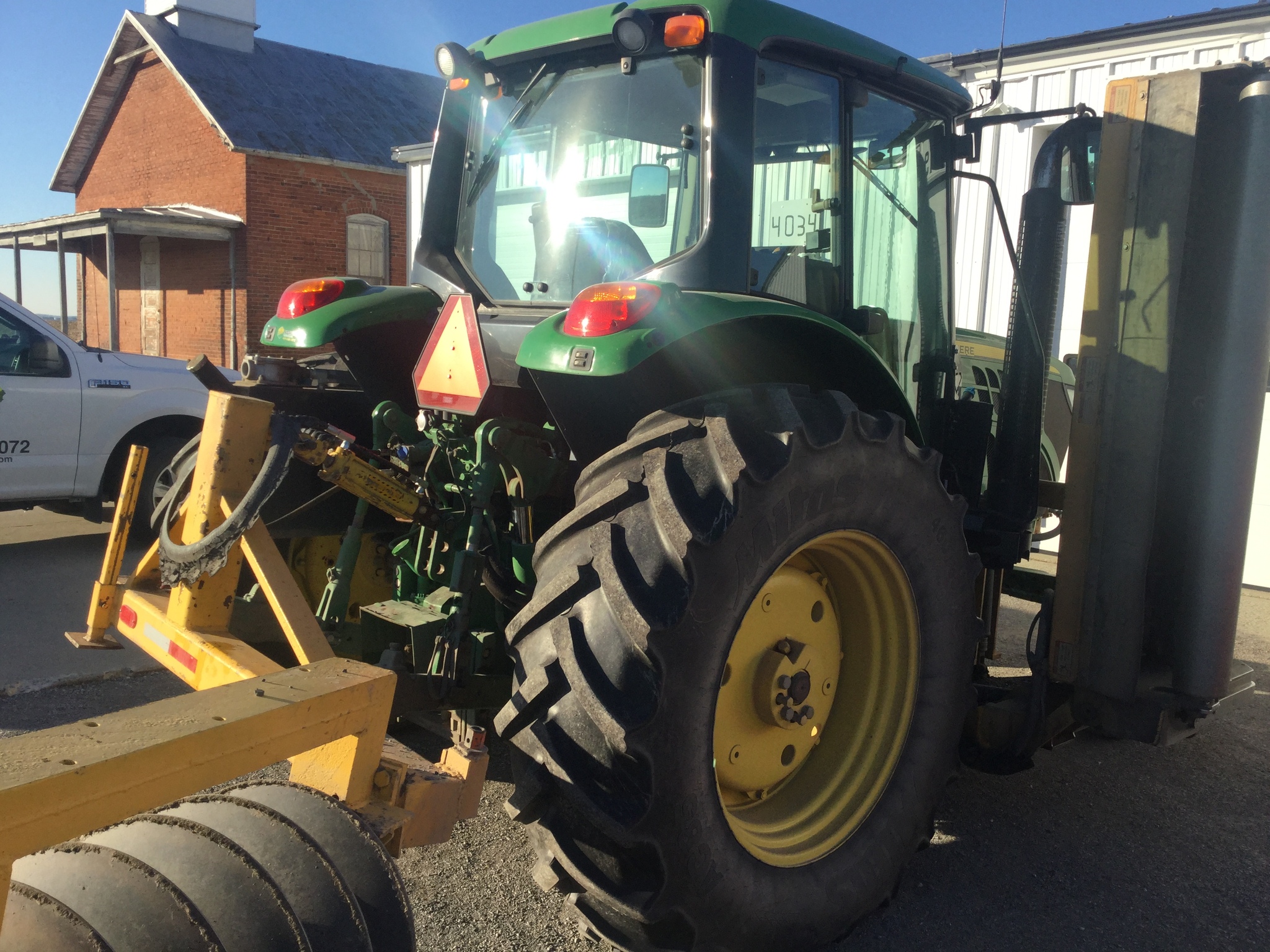 2015 John Deere 6105M Image 8