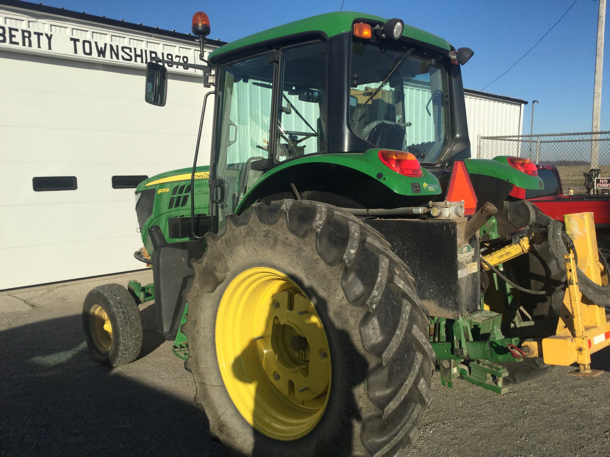 2015 John Deere 6105M Image 6