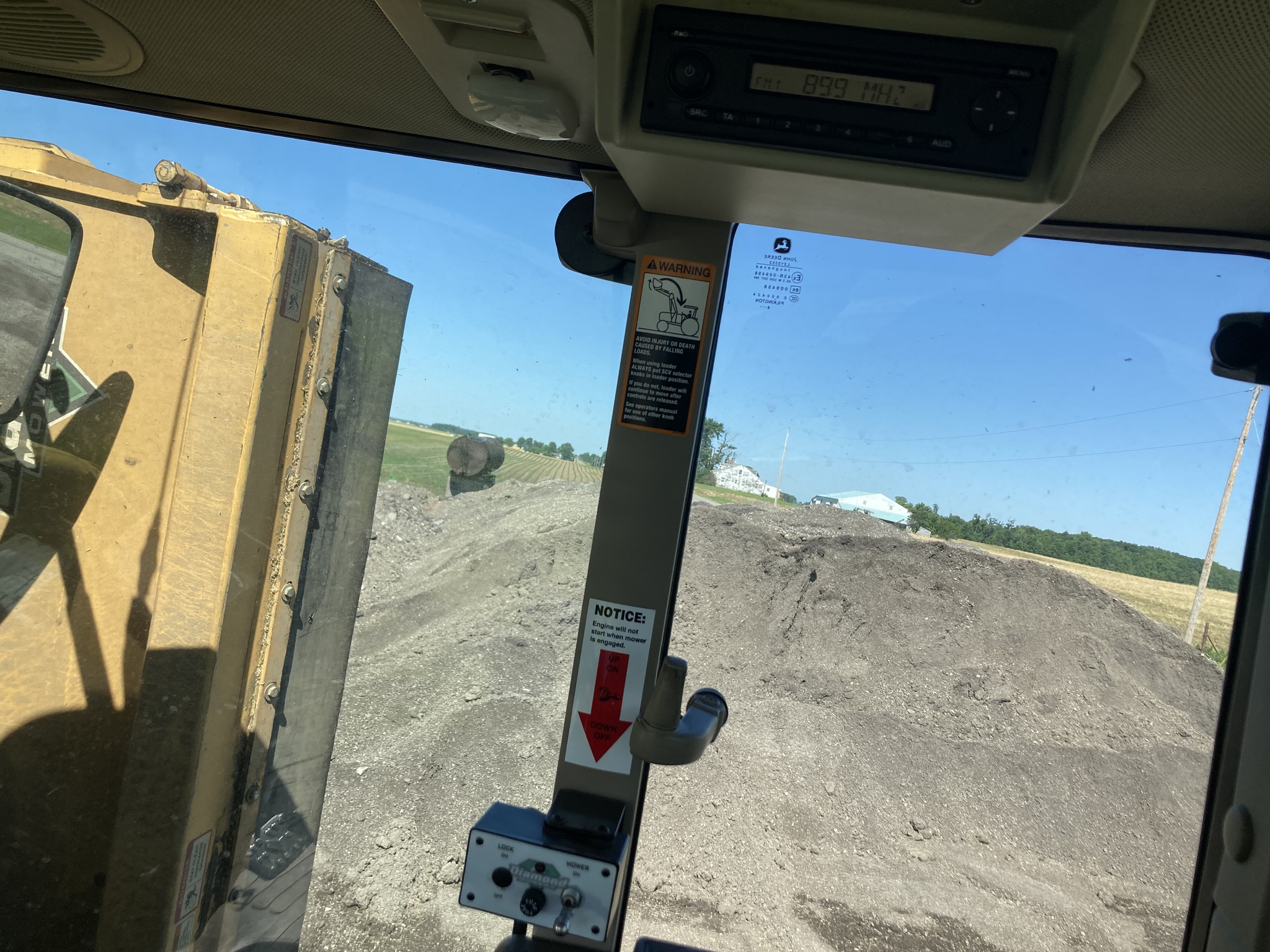 2015 John Deere 6105M Image 21