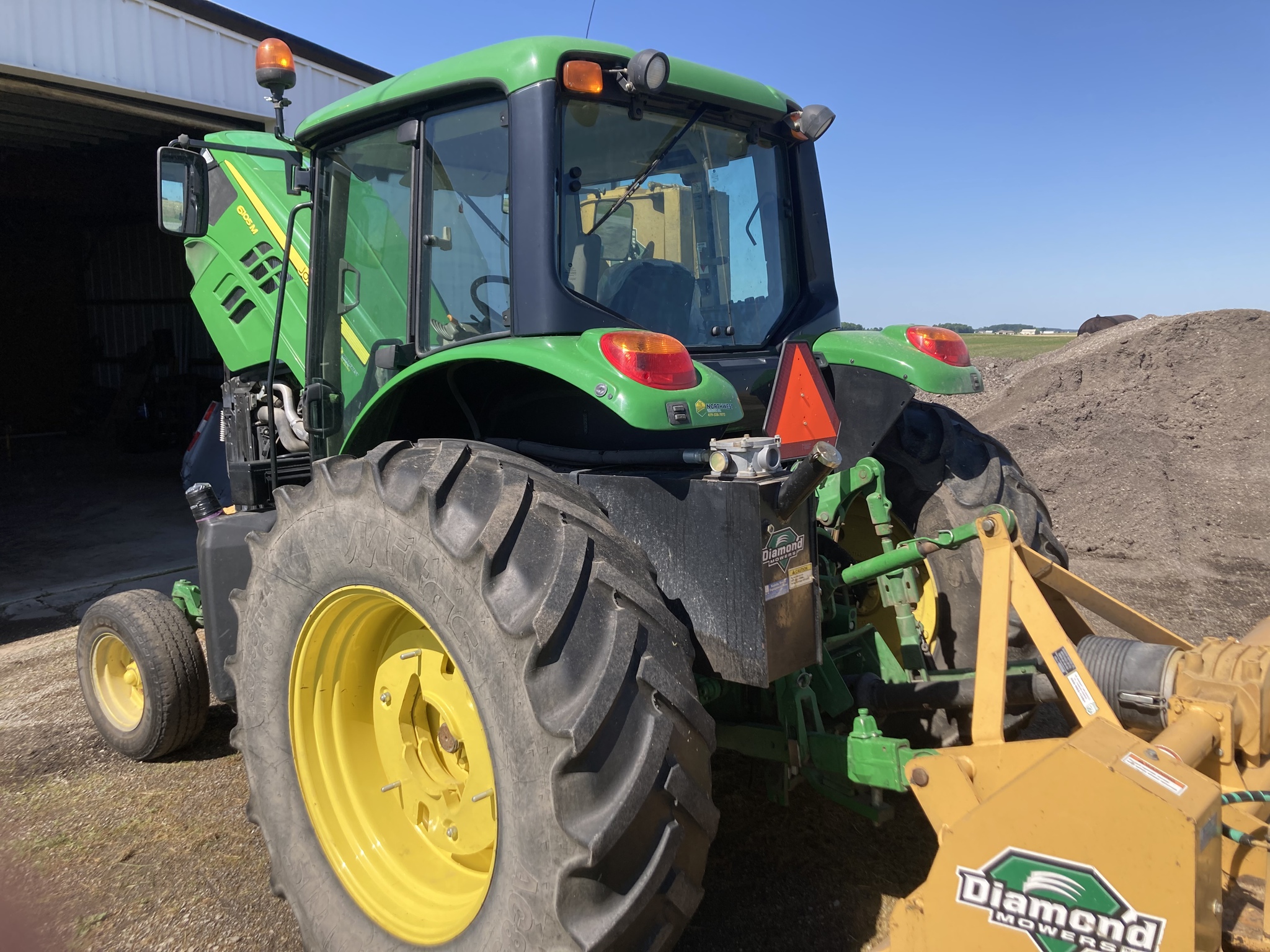 2015 John Deere 6105M Image 24